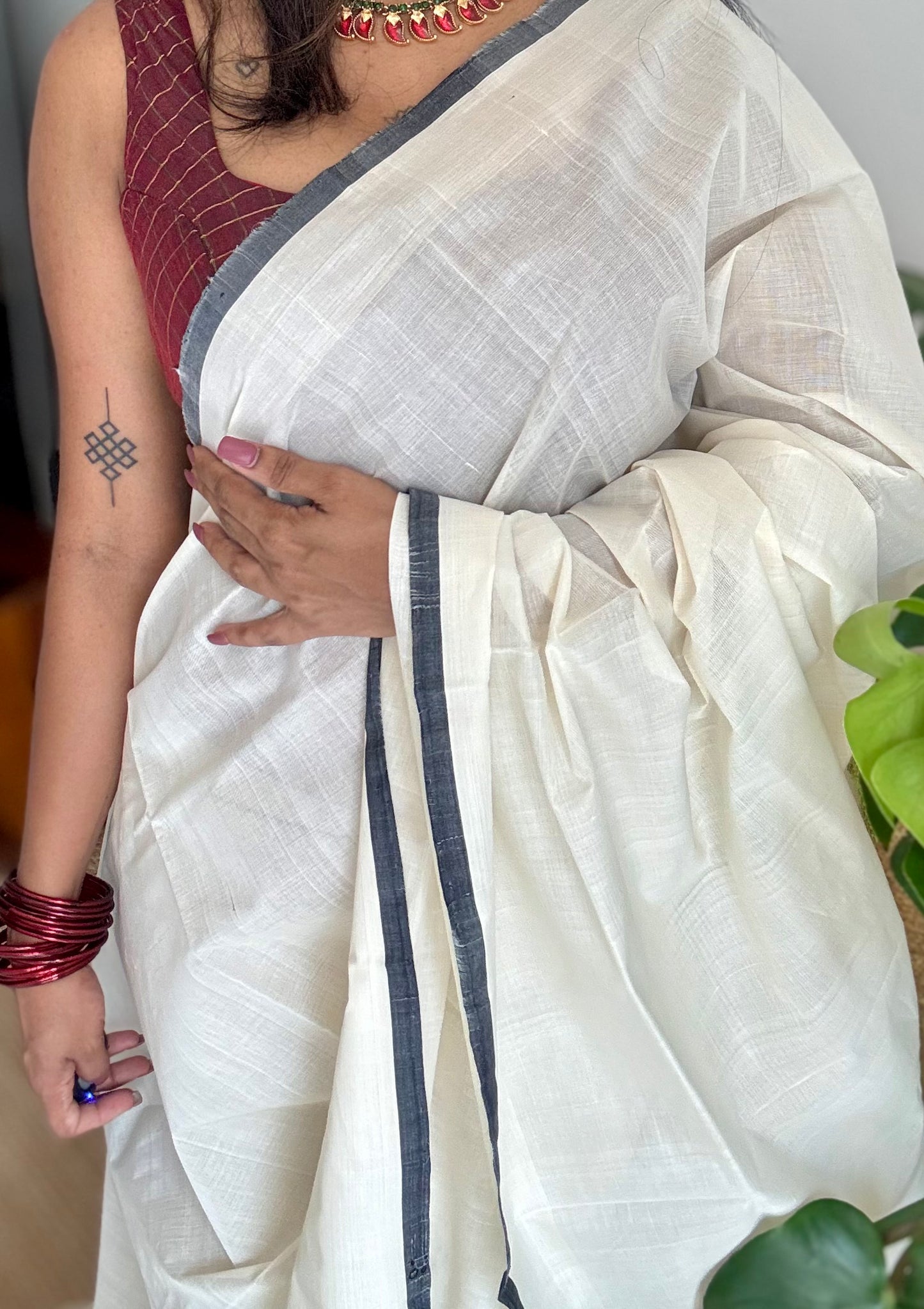 Handloom, woven in Chendamangalam Looms, ivory with black puliyilakkara soft cotton saree - YCIEON148