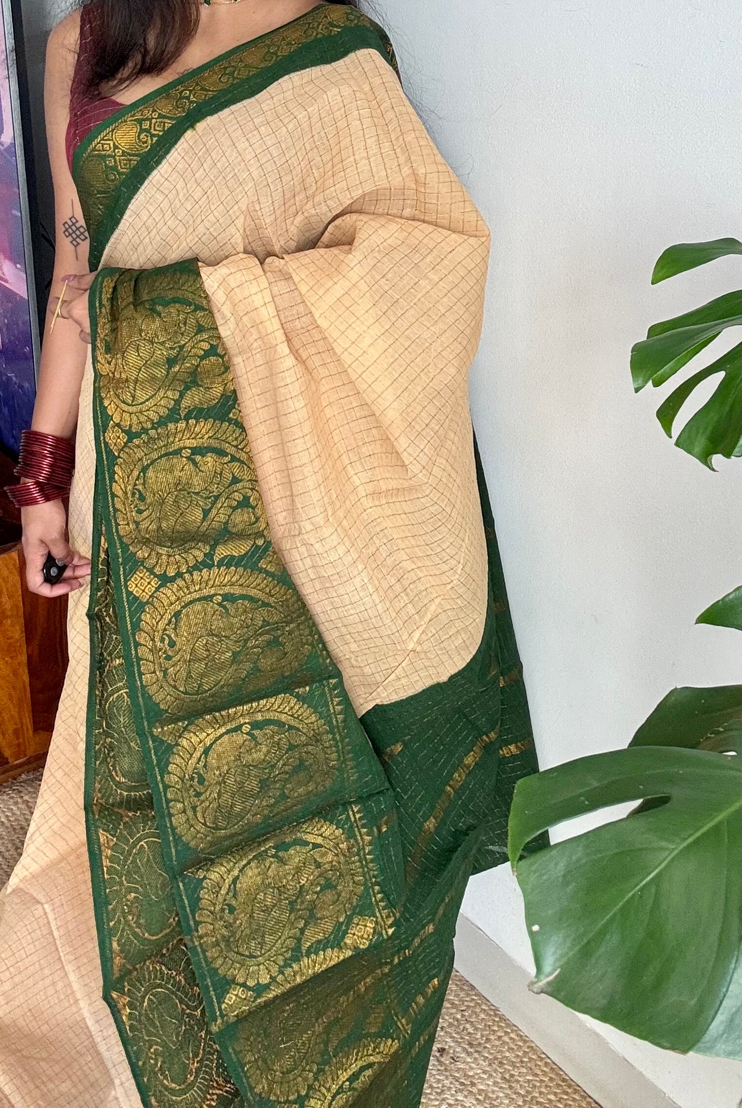Ivory with green contrast zari checkered wide border sungudi, kattuchayam dyed madurai cotton - YCIEON91