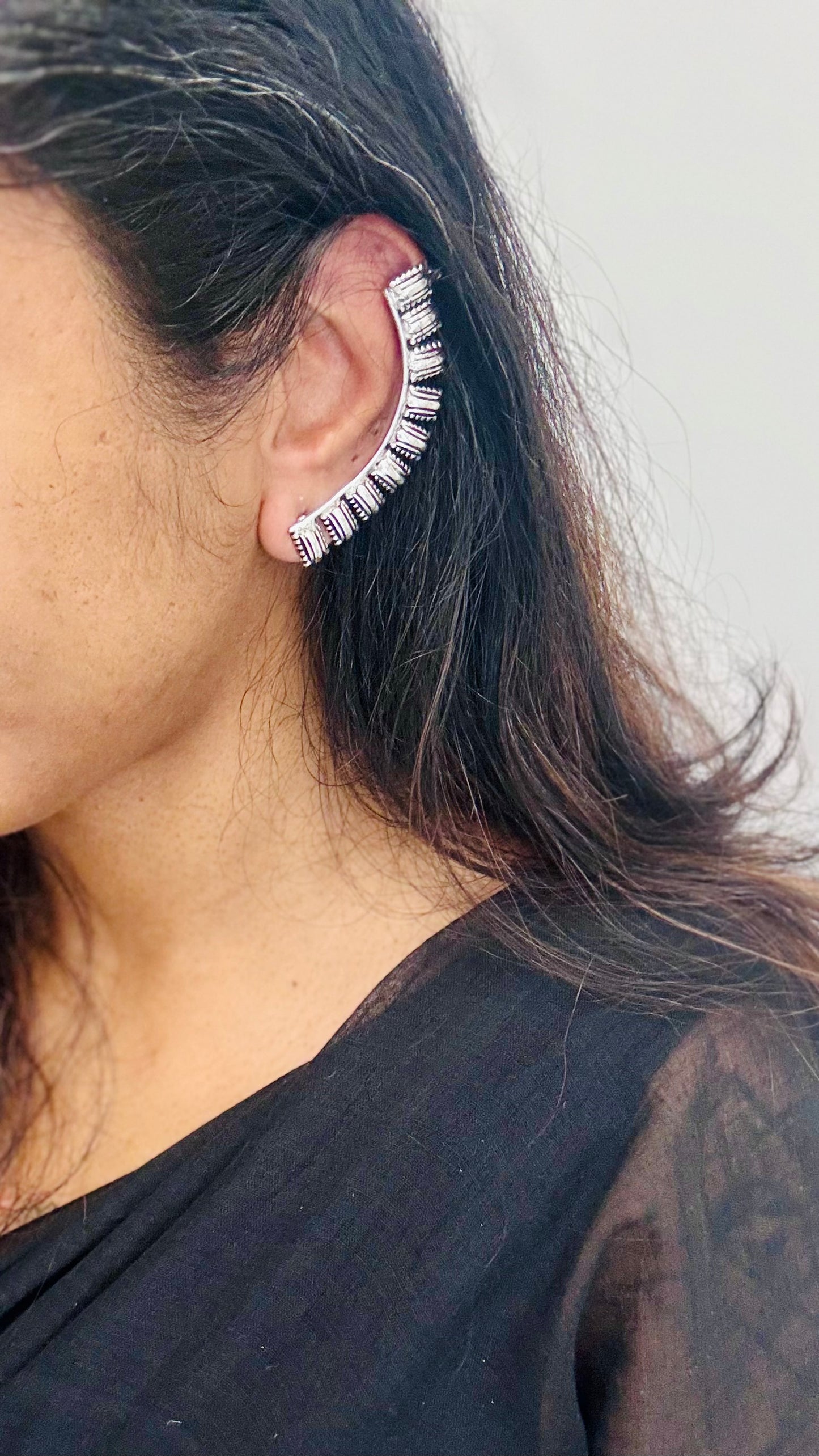 Oxidised silver, patterned earcuff - YCOSEEC302