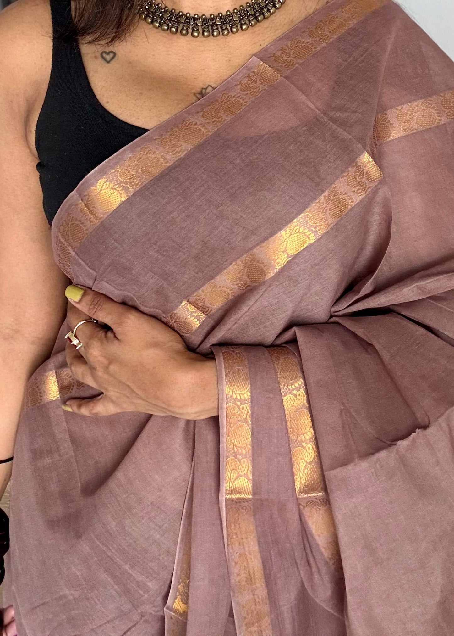 Light beige brown rettaipettu peacock double bordered, kattuchayam dyed madurai cotton saree - YCCOTNMSFE329