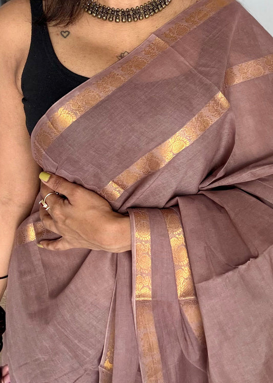 Light beige brown rettaipettu peacock double bordered, kattuchayam dyed madurai cotton saree - YCCOTNMSFE253