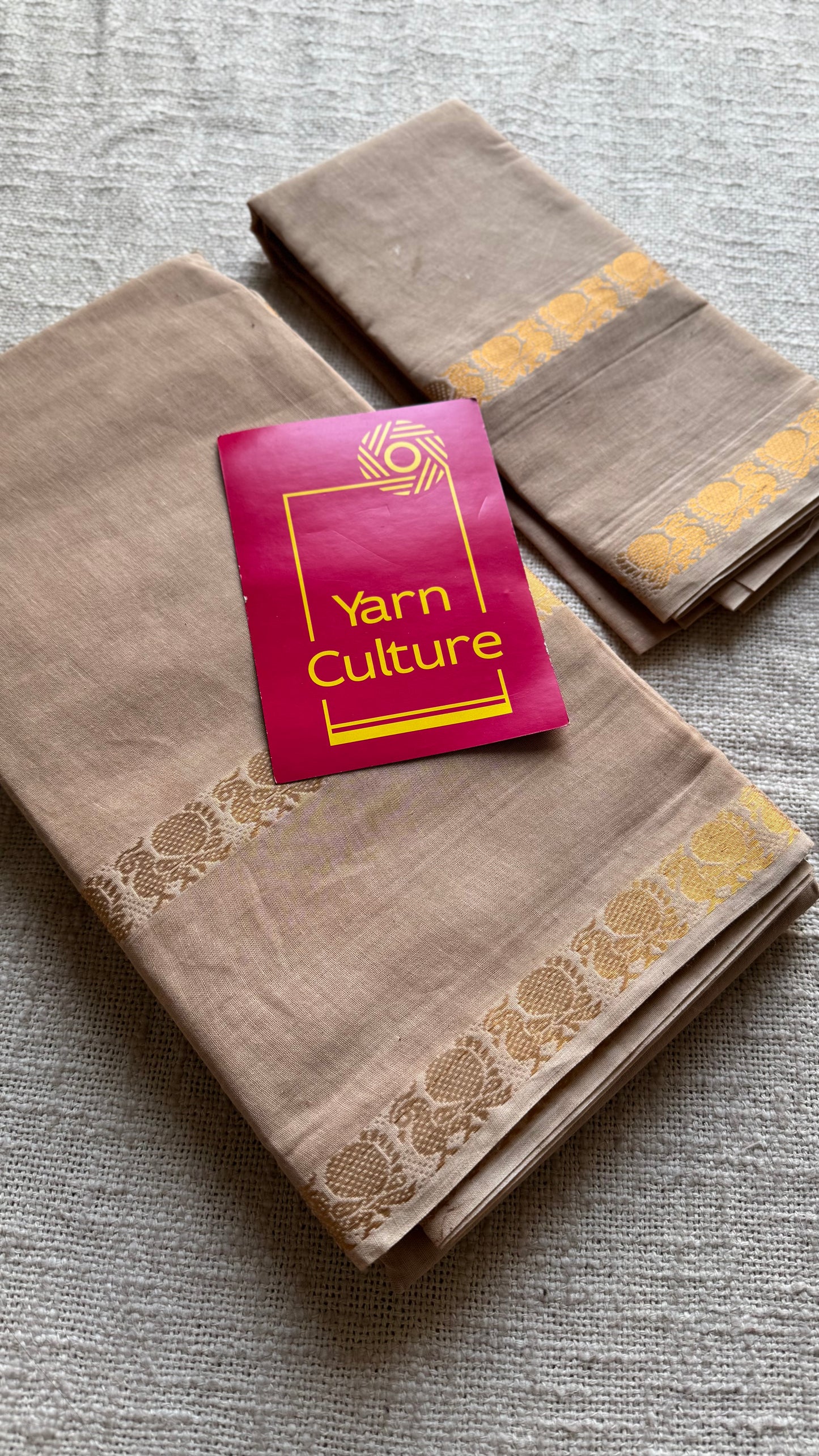 Beige rettaipettu peacock double bordered, kattuchayam dyed madurai cotton saree - YCCOTNMSFE330