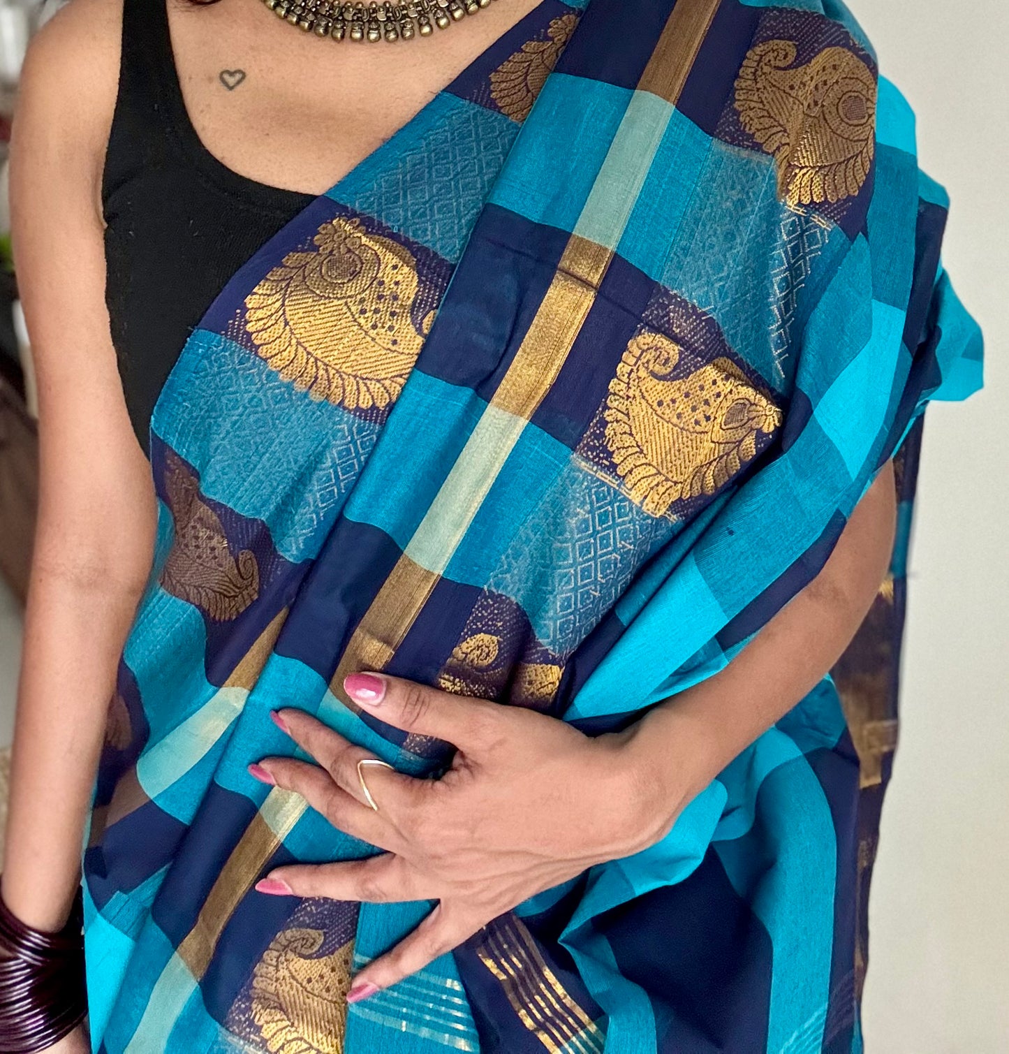 Chettinad cotton saree with sky blue and navy checks, paisley motif border - YCCOTNAP62