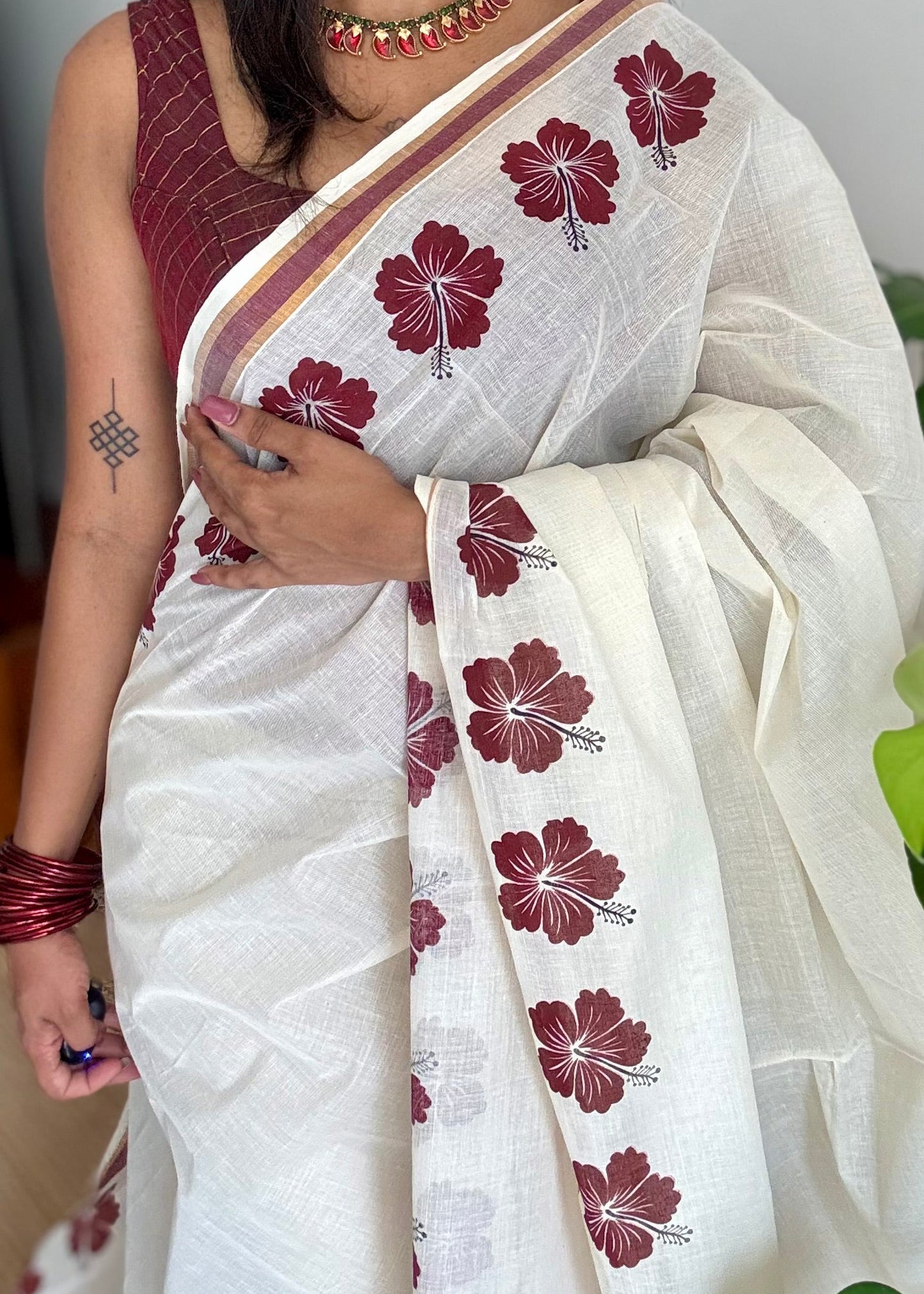 Ivory and gold soft cotton saree, maroon hibiscus (chembarathi) flowers - YCIEON62