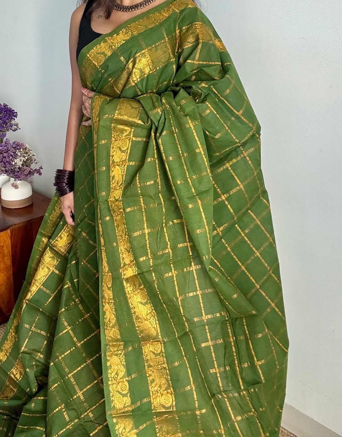 Green kattam with motif double border, kattuchayam dyed madurai cotton saree - YCCOTNMSAP176