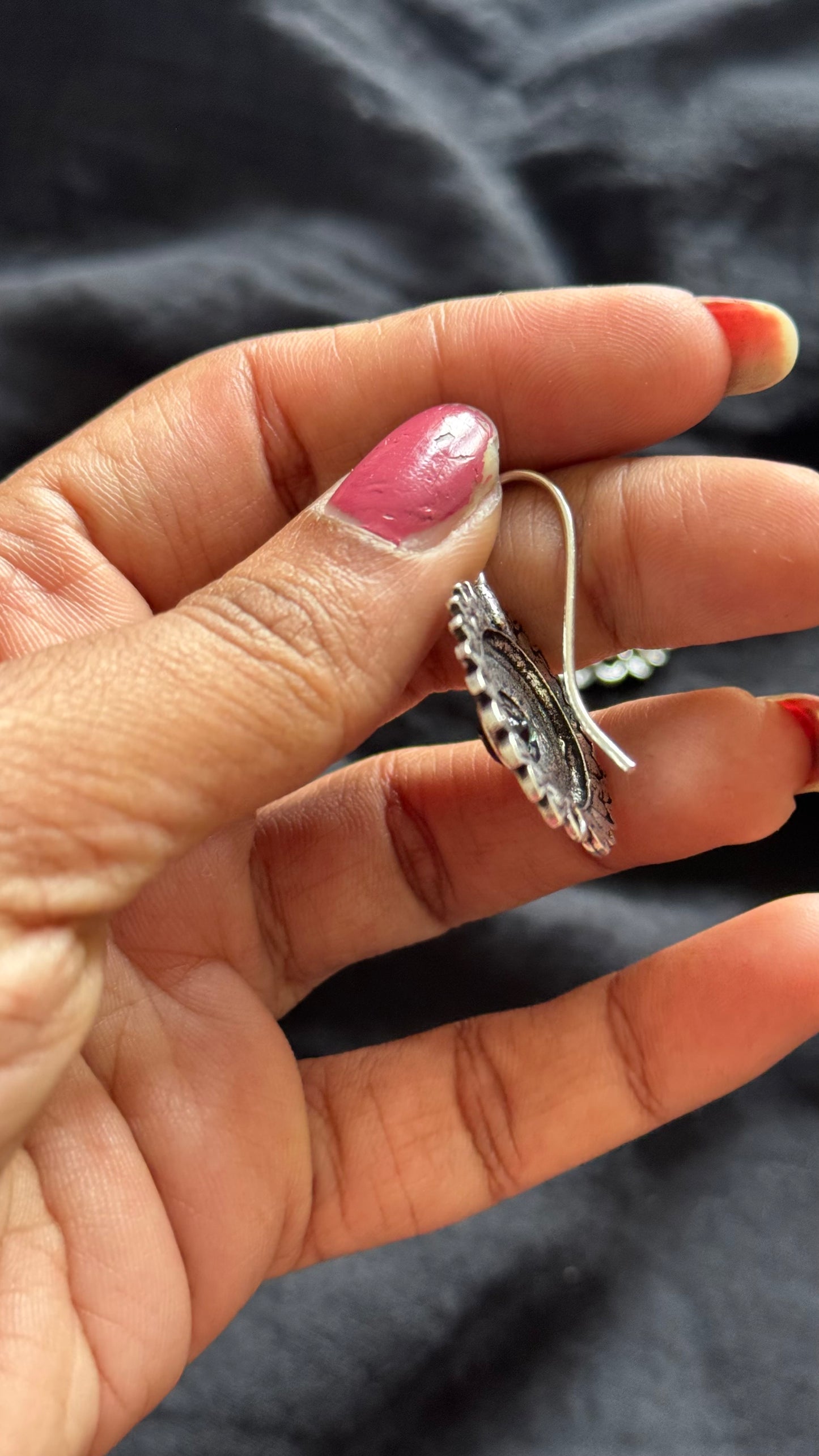 Bugadi clip-on (non pierced), black stone, oxidised silver - YCOSBU719