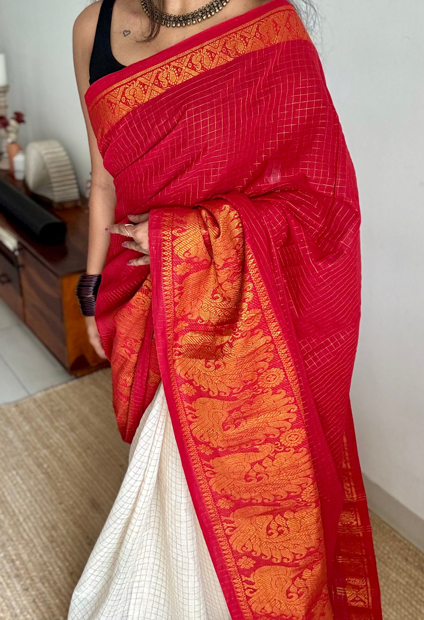 Chilli red with ivory and red border, sungudi cotton half-half saree - YCCOTNIDMA294