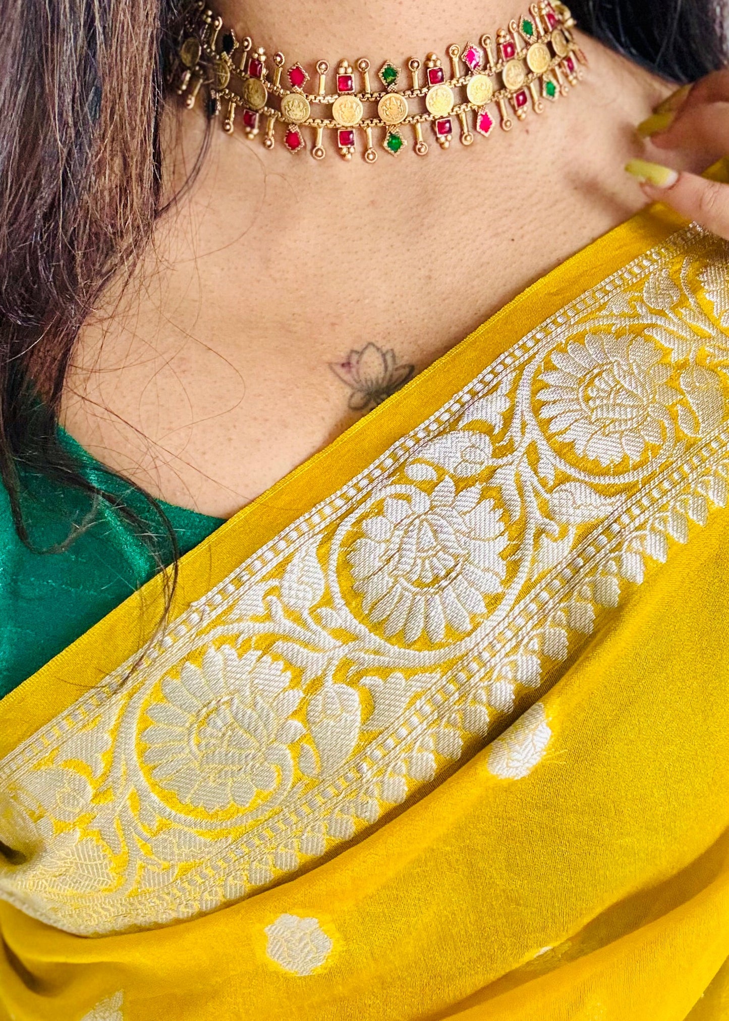 Coin and multicoloured stone neckpiece with earrings - YCGPNP637