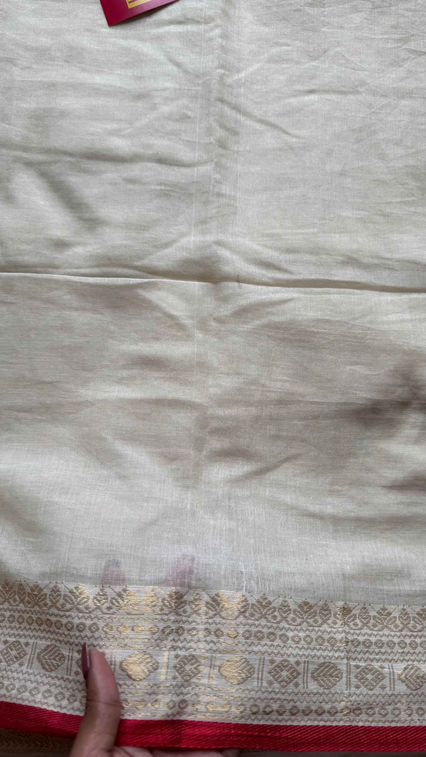Ivory mul saree, red and gold border - YCIEON18