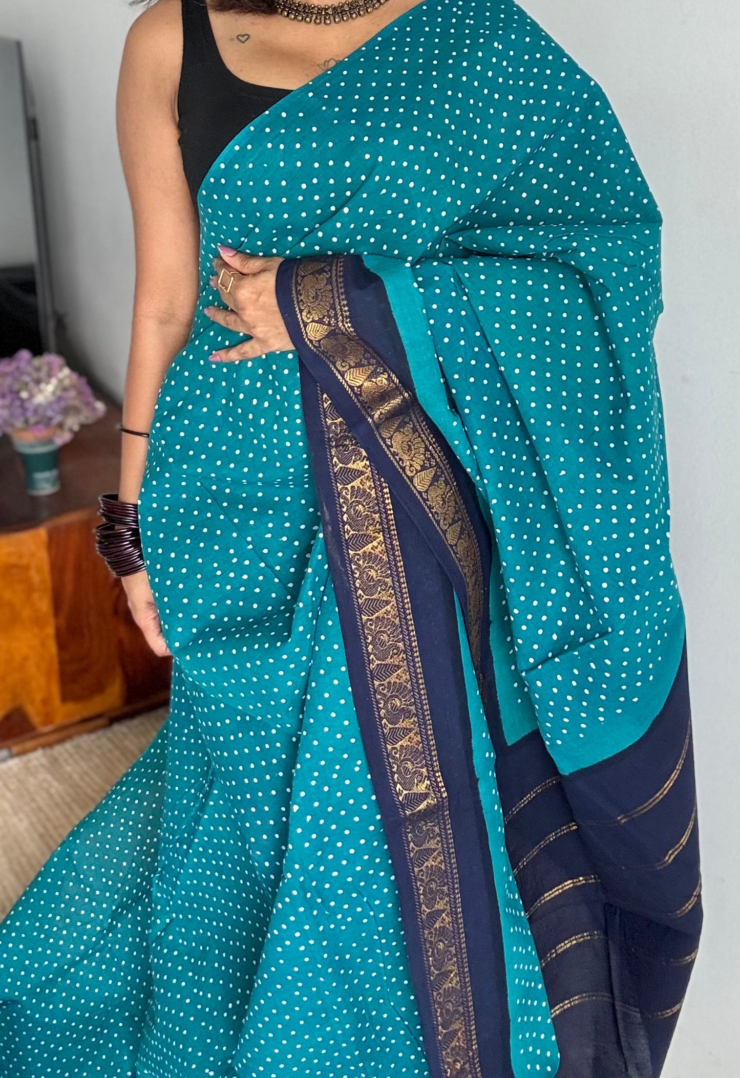 Turquoise blue with navy blue, kattuchayam dyed madurai sungudi cotton saree - YCCOTNMSFE05