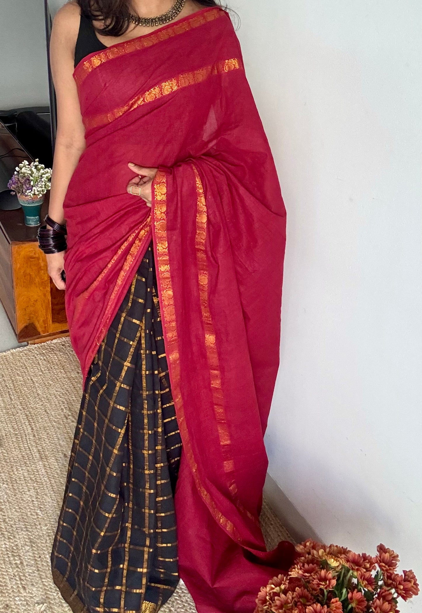 Silai (சிலை) : red with black, sungudi cotton - YCENOID09