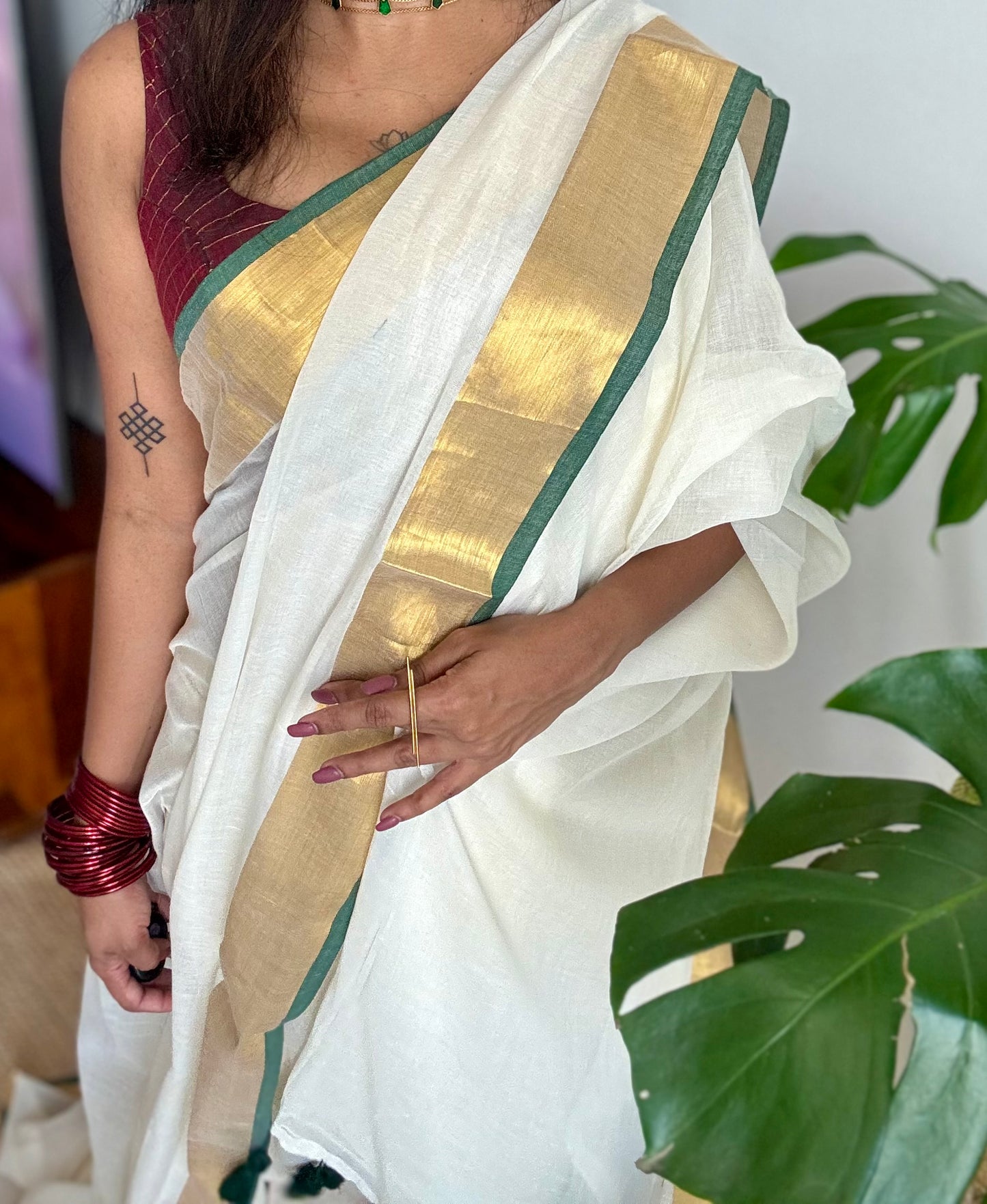 Ivory mul saree, green and gold border -YCIEON16