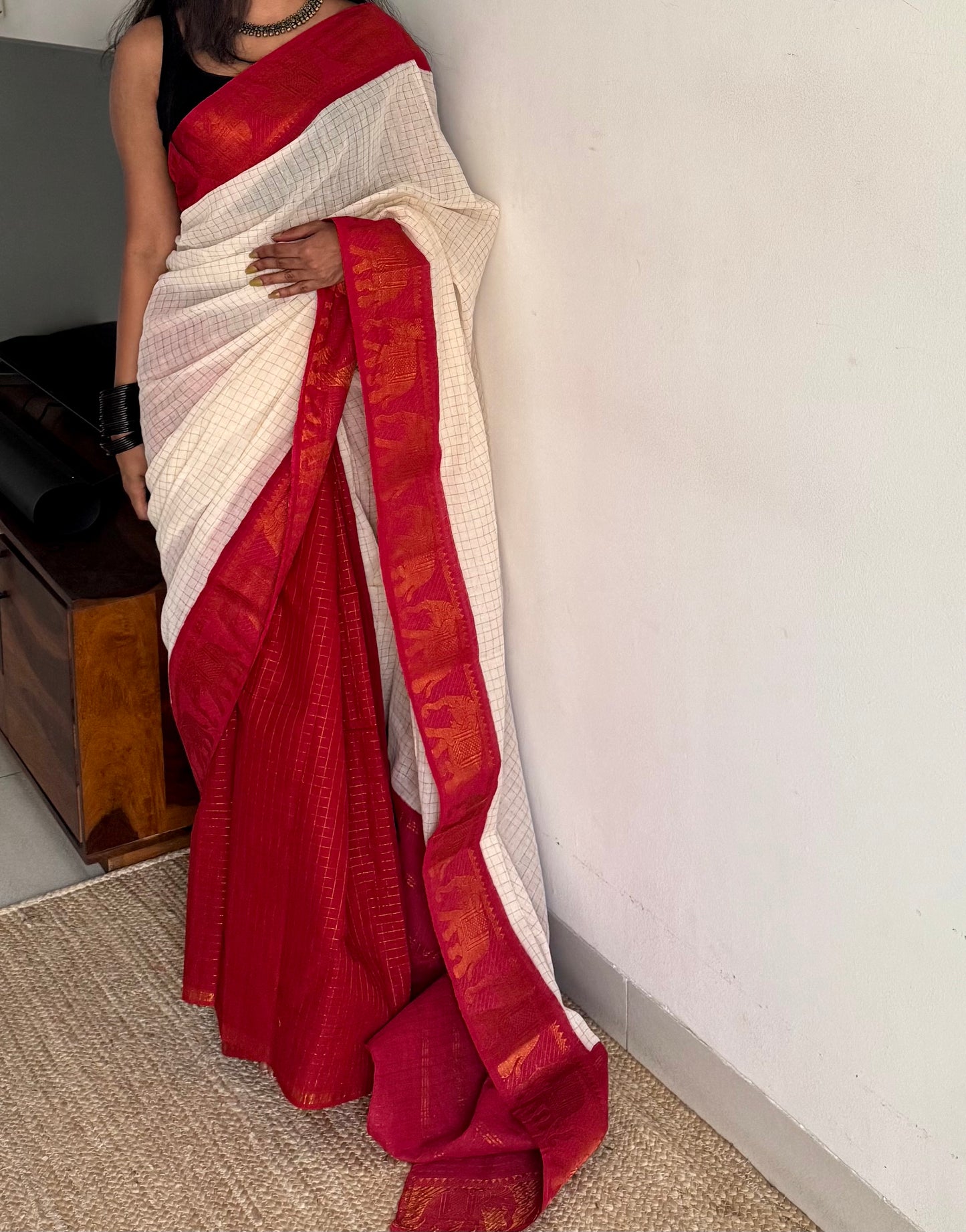 Ivory with red, sungudi cotton half-half saree - YCCOTNMSFE353