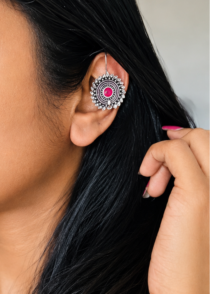 Bugadi clip-on (non pierced), red stone, oxidised silver - YCOSBU715