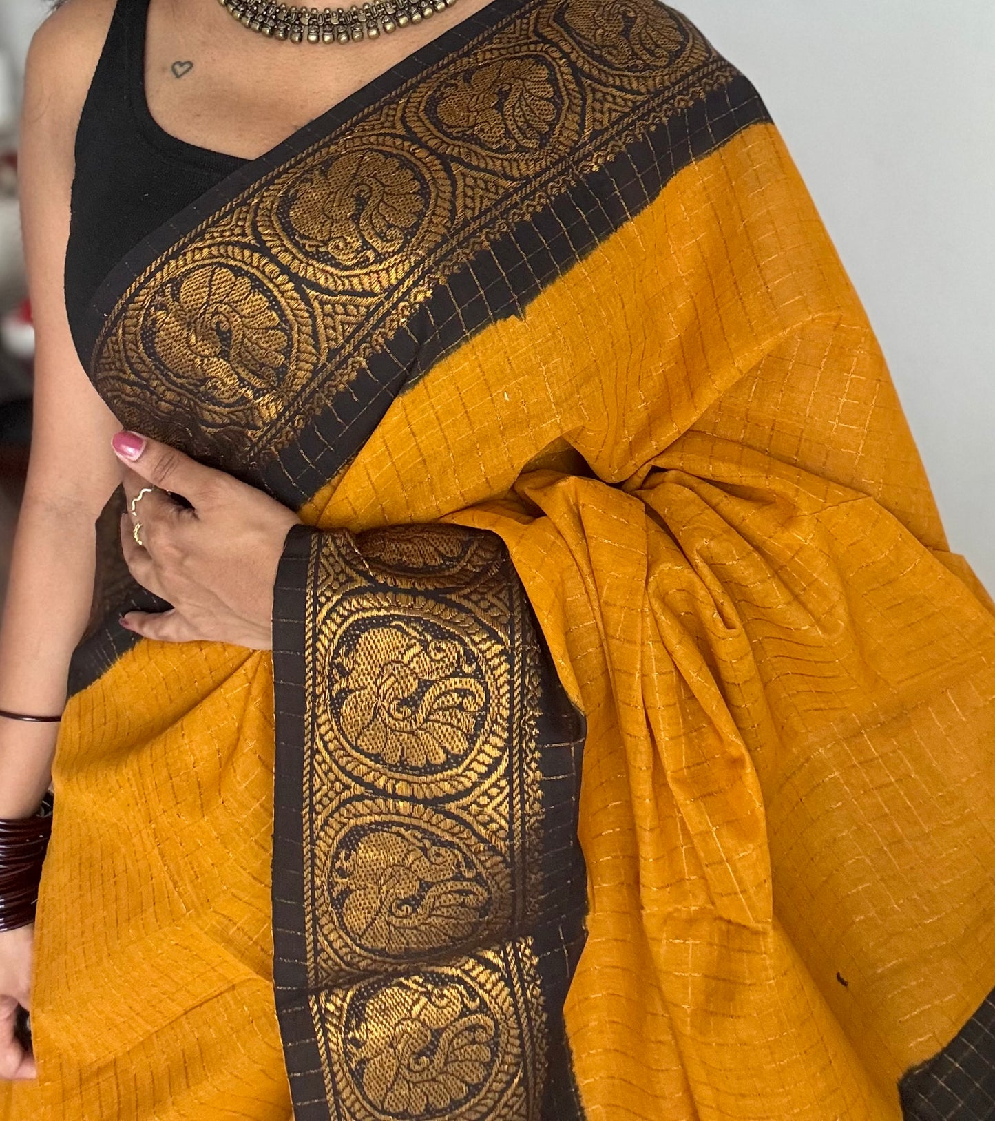Yellow with black contrast zari checkered sungudi, kattuchayam dyed madurai cotton - YCCOTNMSAP94