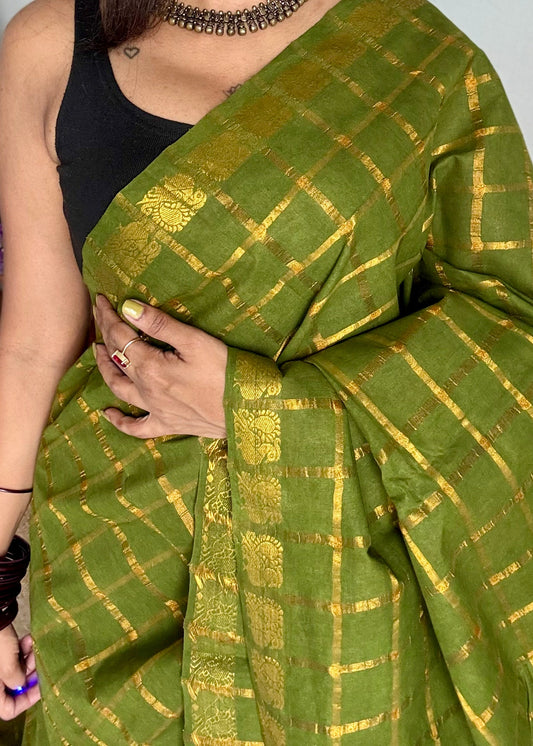 Olive green pavithra kattam kattuchayam dyed madurai cotton saree - YCCOTNMSFE138