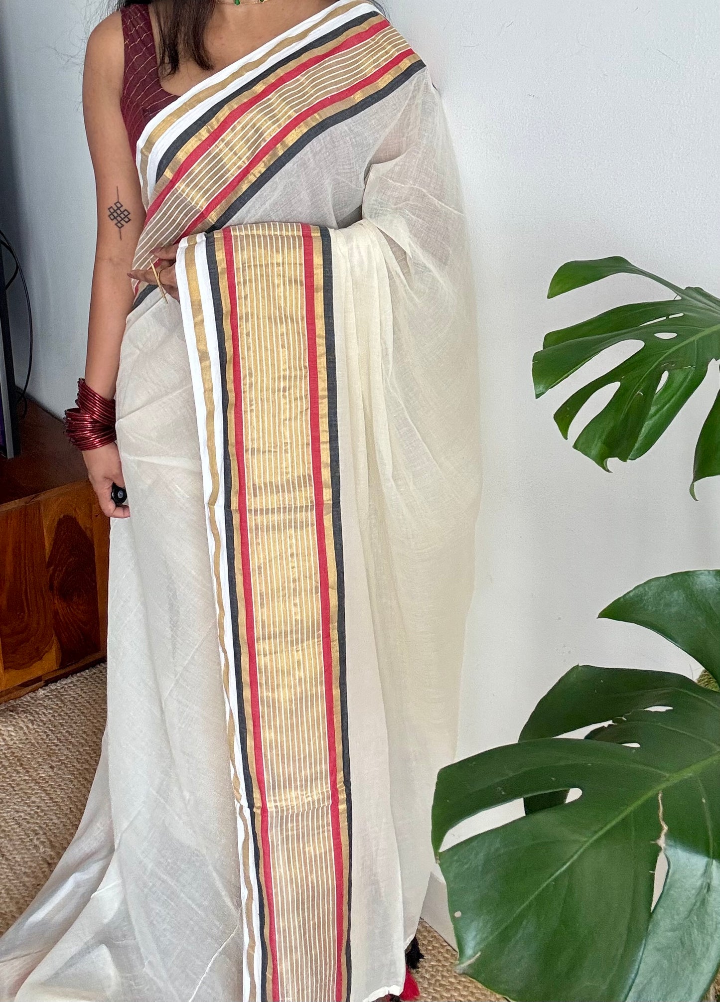 Ivory mul saree, red, black and gold striped border - YCIEON15