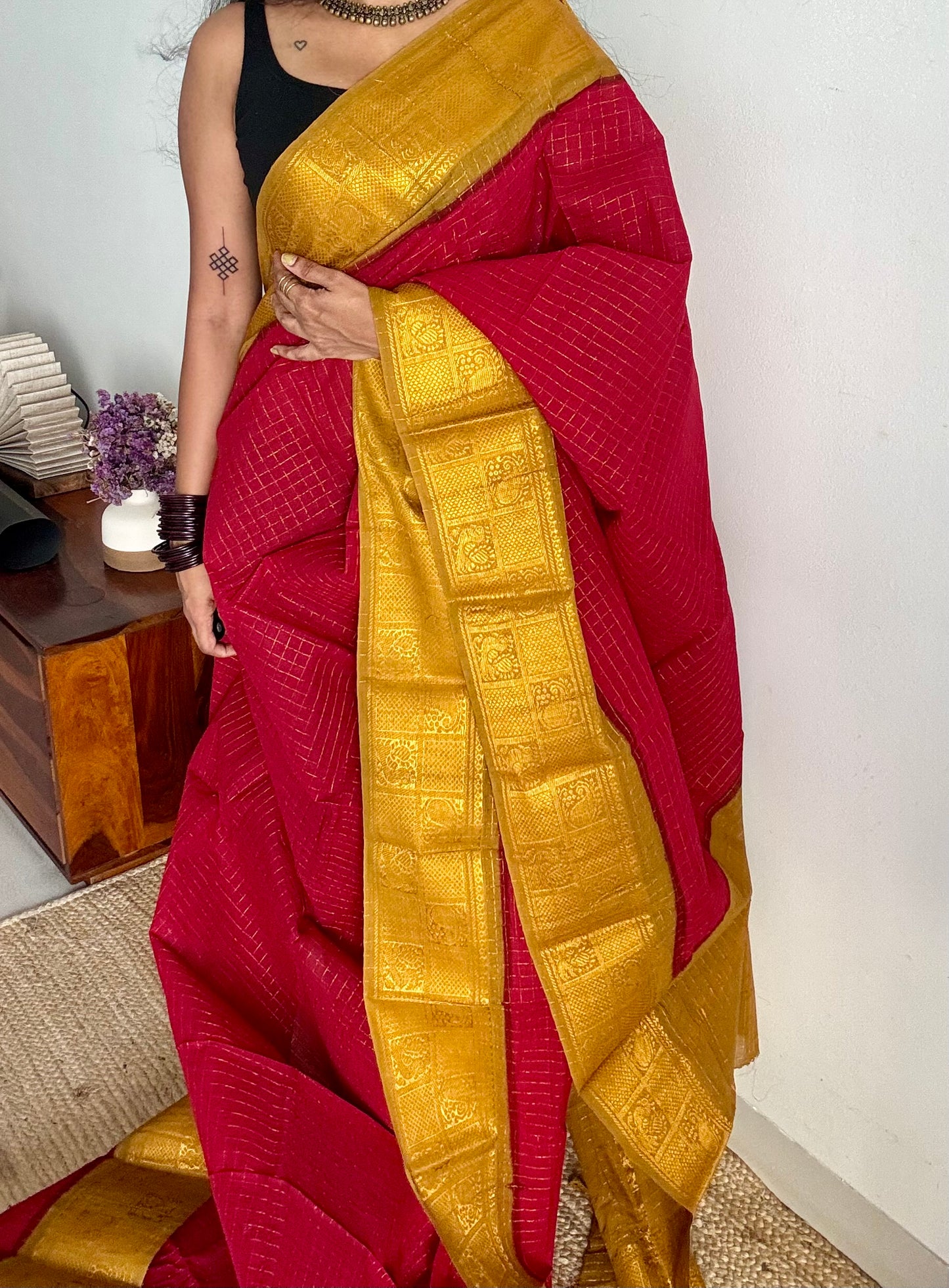 Red with light green contrast zari checkered sungudi, kattuchayam dyed madurai cotton - YCCOTNJU23