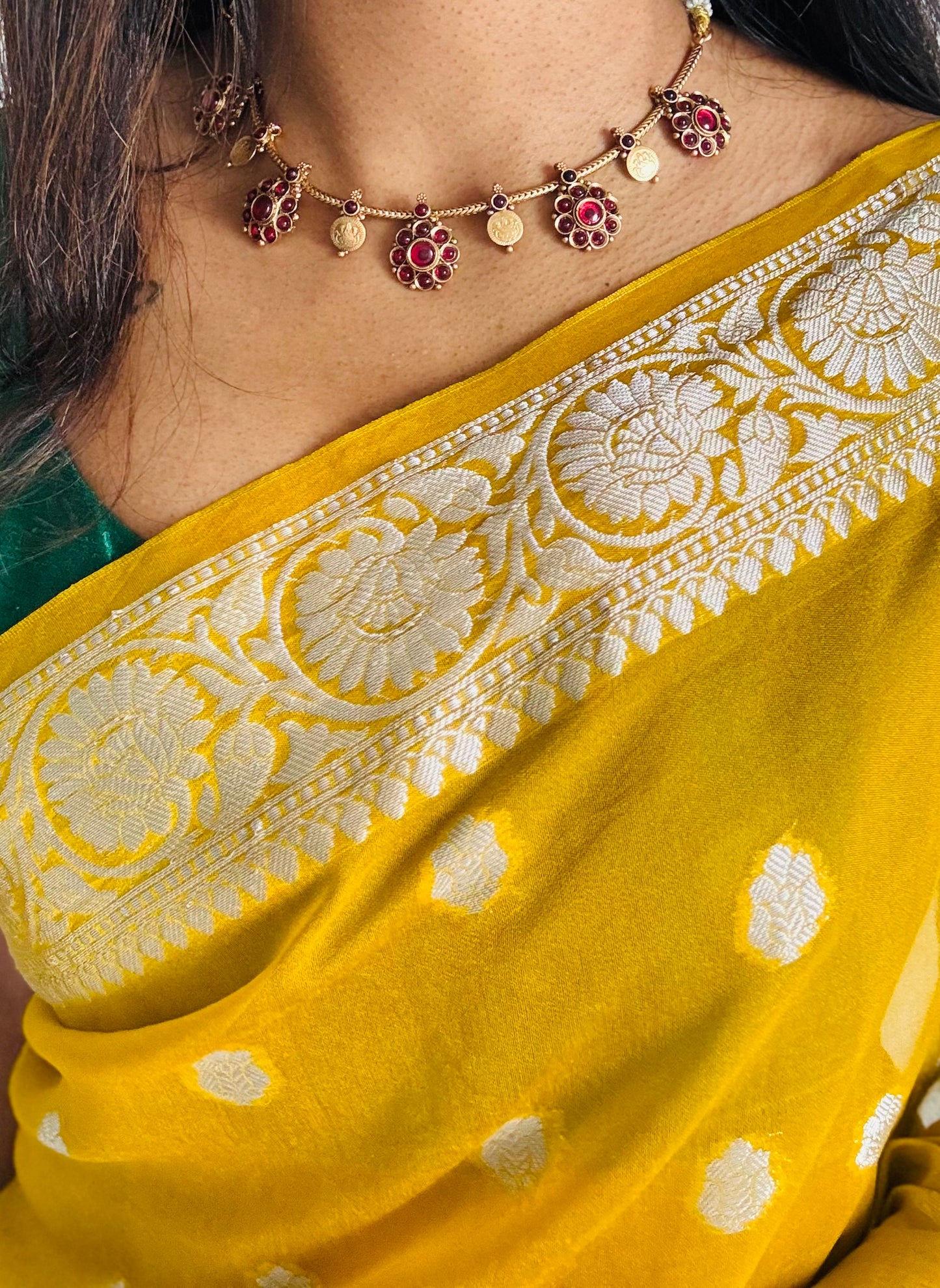 Red kemp and coin pendant neckpiece, with earrings - YCGPNP622