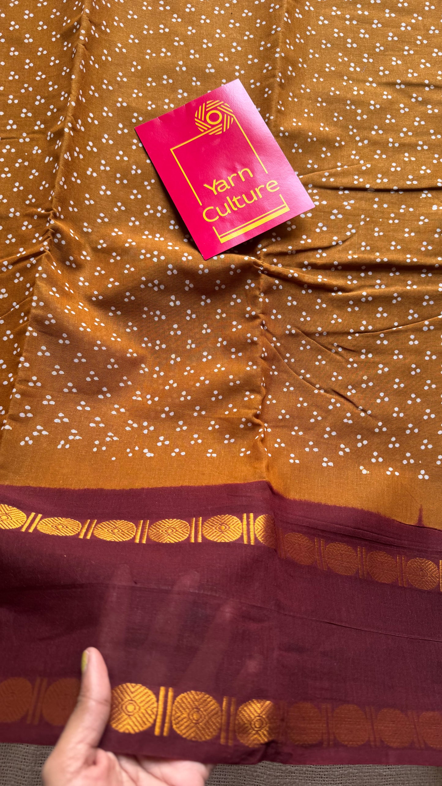 Light brown with maroon contrast border, kattuchayam dyed madurai sungudi cotton saree - YCCOTNMSFE85