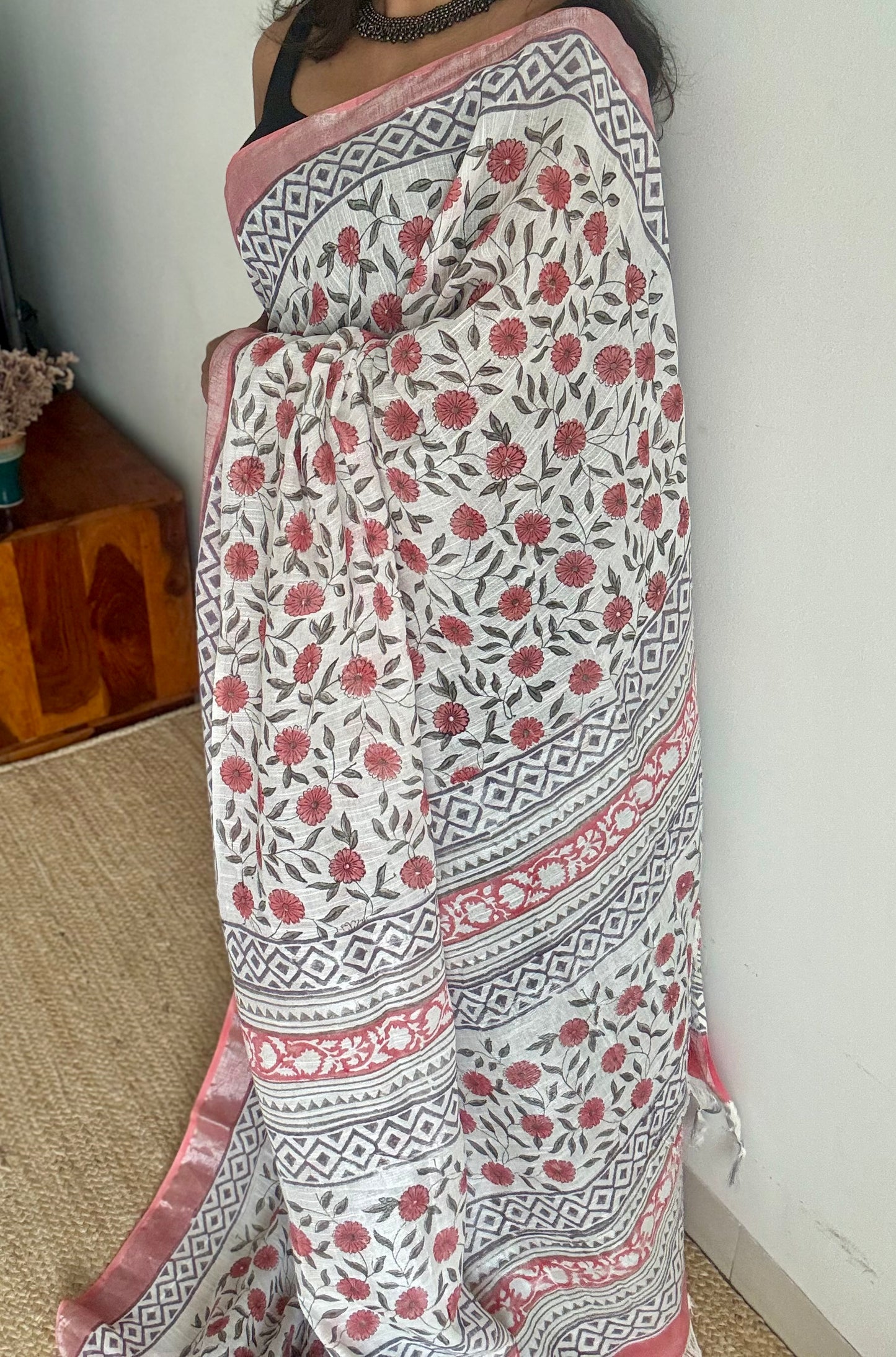 White linen, peach floral motif, silver zari border - YCTOROCBP59