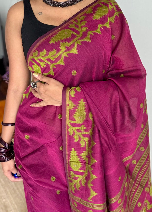 Ruby with green contrast jamdani saree in soft handloom cotton - YCBCJDFE376
