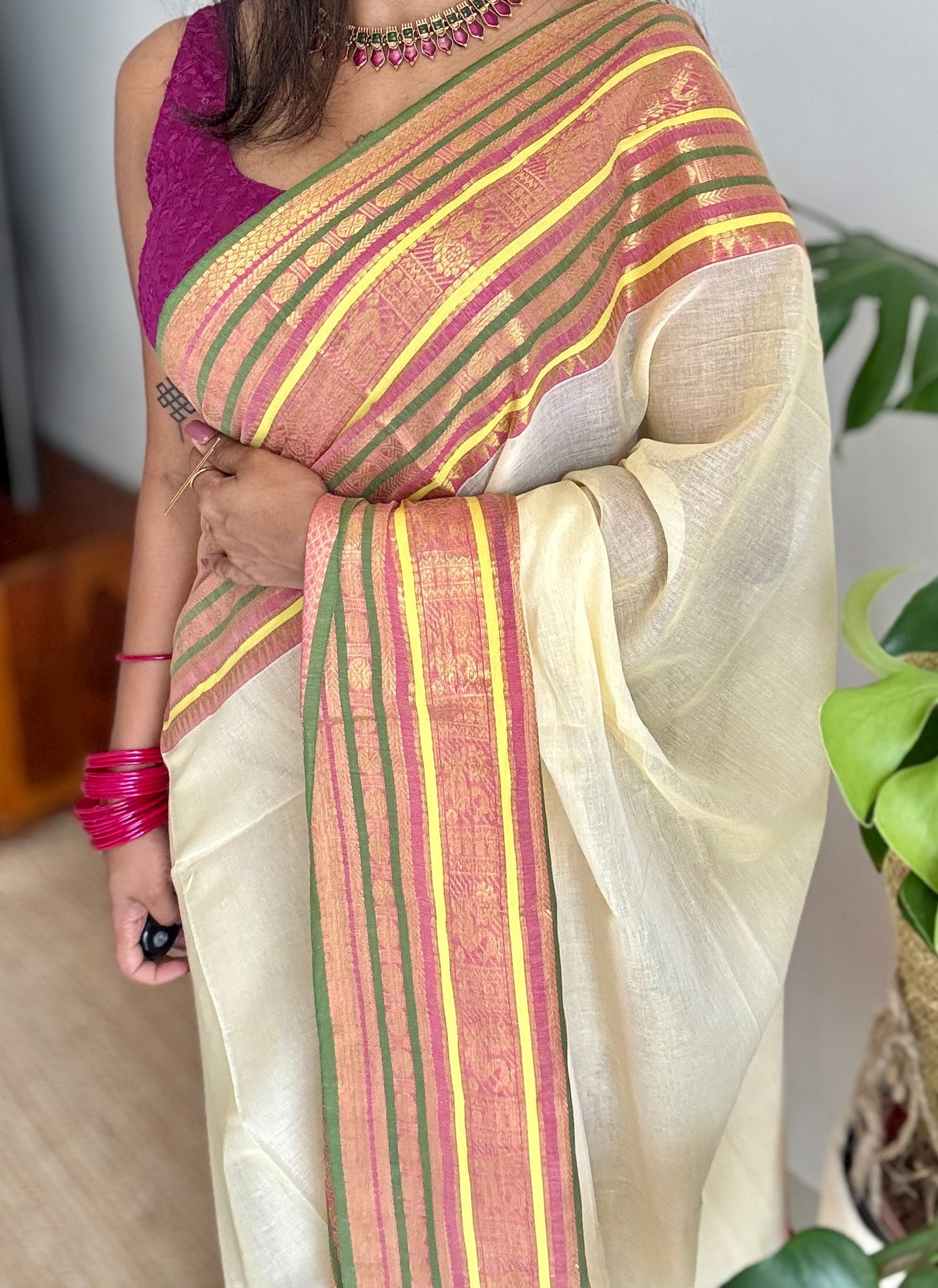 Cream mul saree, multicoloured wide kanchi border - YCIEON12