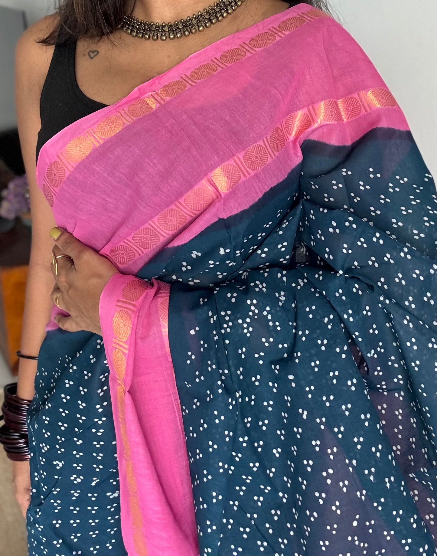 Peacock blue with pink contrast border, kattuchayam dyed madurai sungudi cotton saree - YCCOTNMSFE84