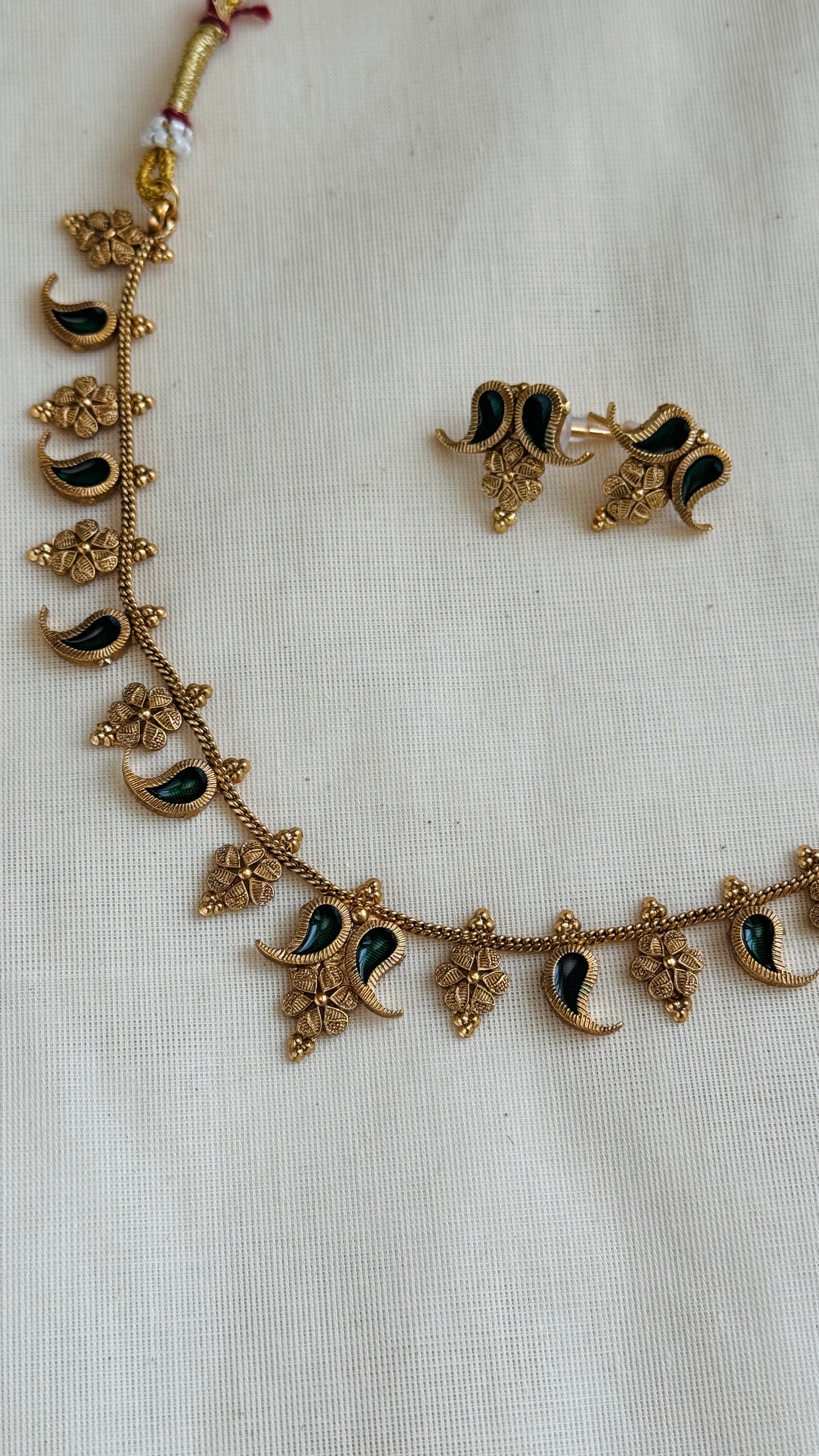 Curved green palakka (pulinagam) with floral pendant neckpiece, with earrings - YCGPNP761