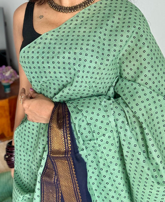 Pista green with navy blue, kattuchayam dyed madurai sungudi cotton saree - YCCOTNMSFE02