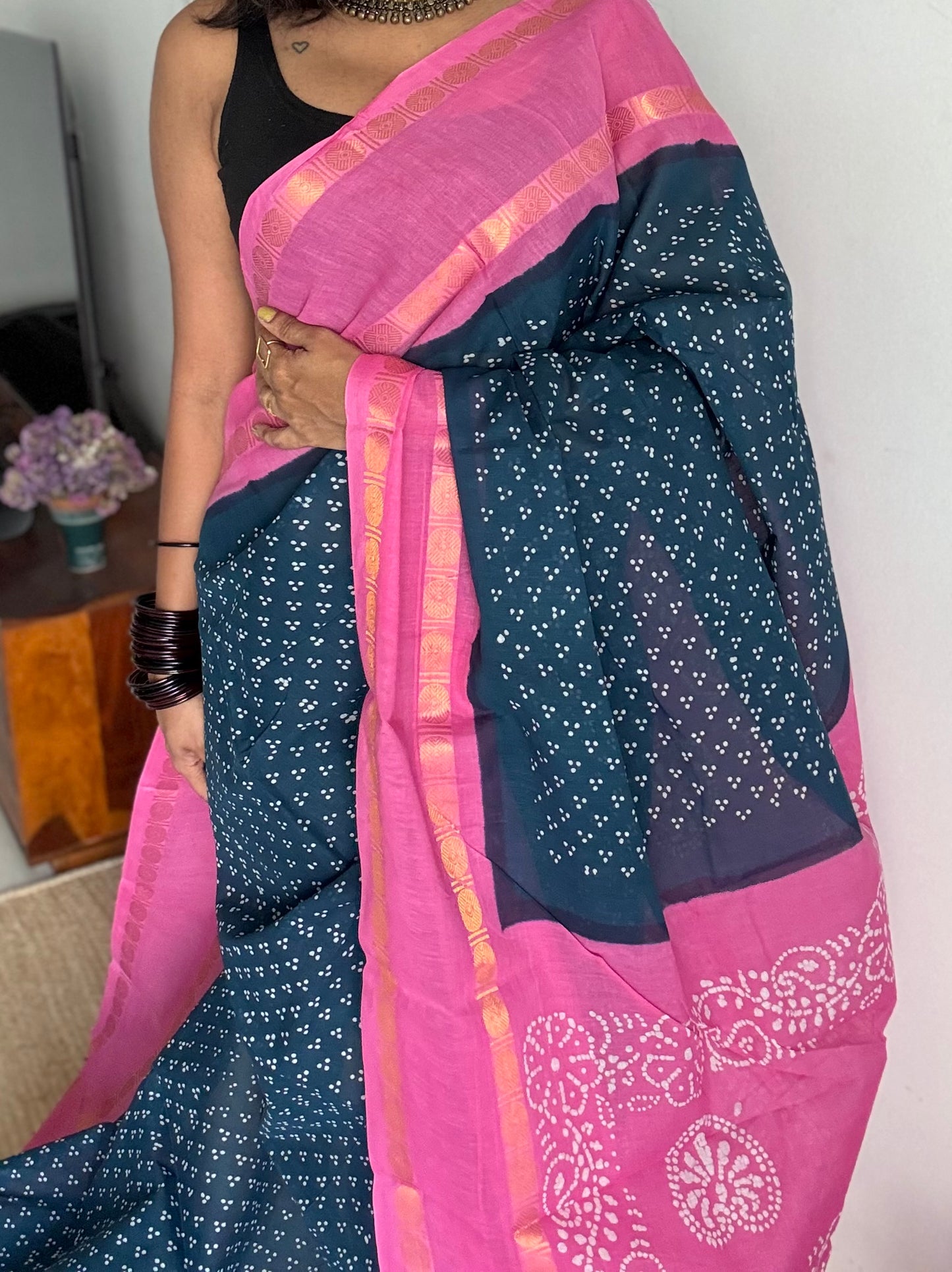 Peacock blue with pink contrast border, kattuchayam dyed madurai sungudi cotton saree - YCCOTNMSFE84