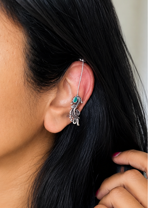 Bugadi clip-on (non pierced), green stone, peacock pattern, oxidised silver - YCOSEBU514