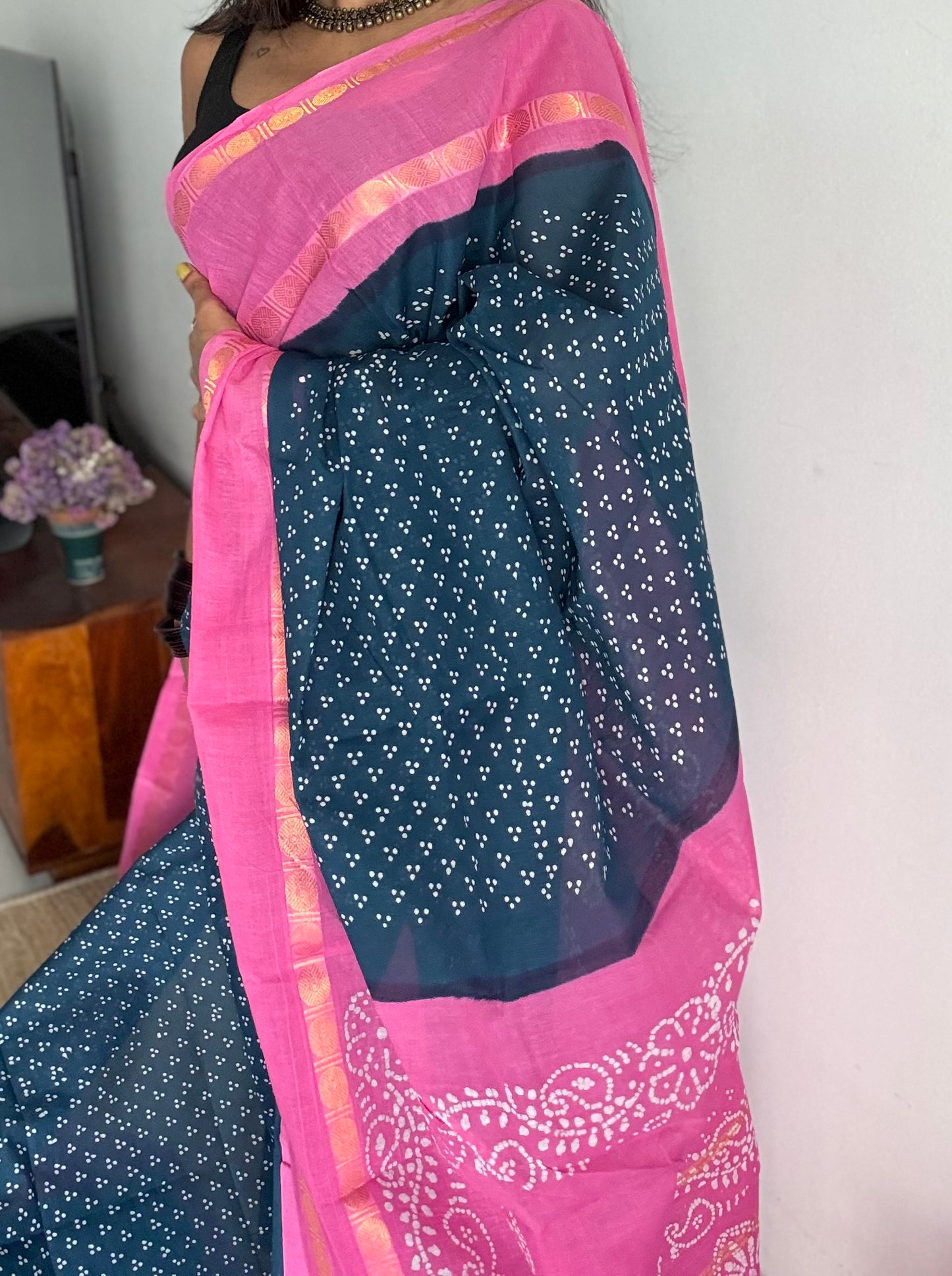 Peacock blue with pink contrast border, kattuchayam dyed madurai sungudi cotton saree - YCCOTNMSFE84