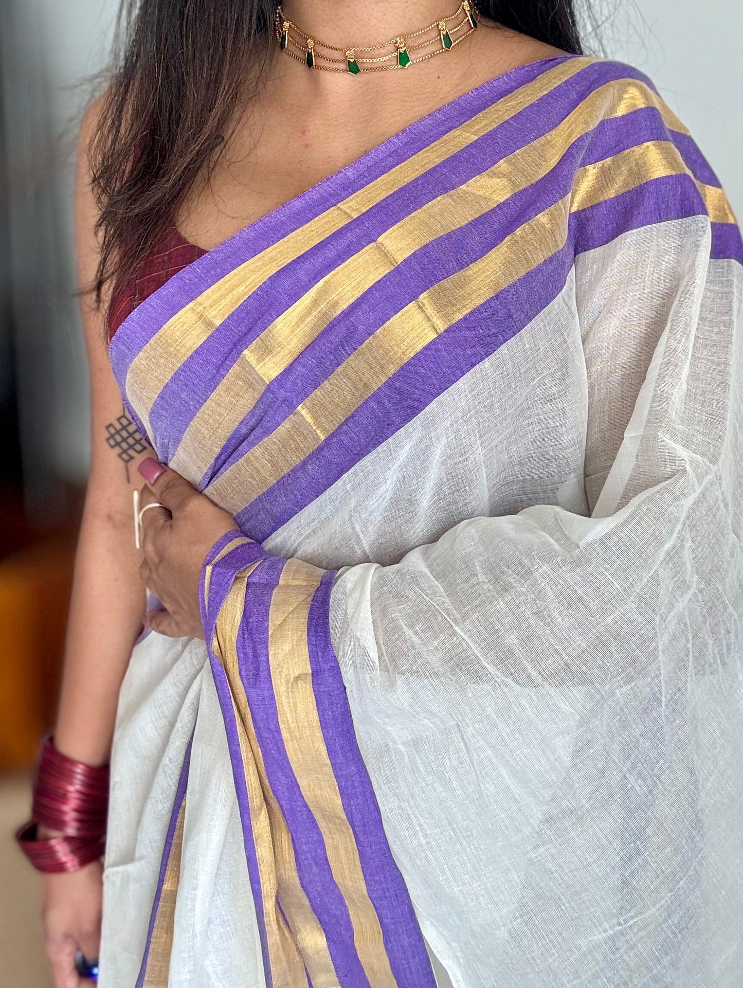 Ivory mul saree, purple striped border - YCIEON40