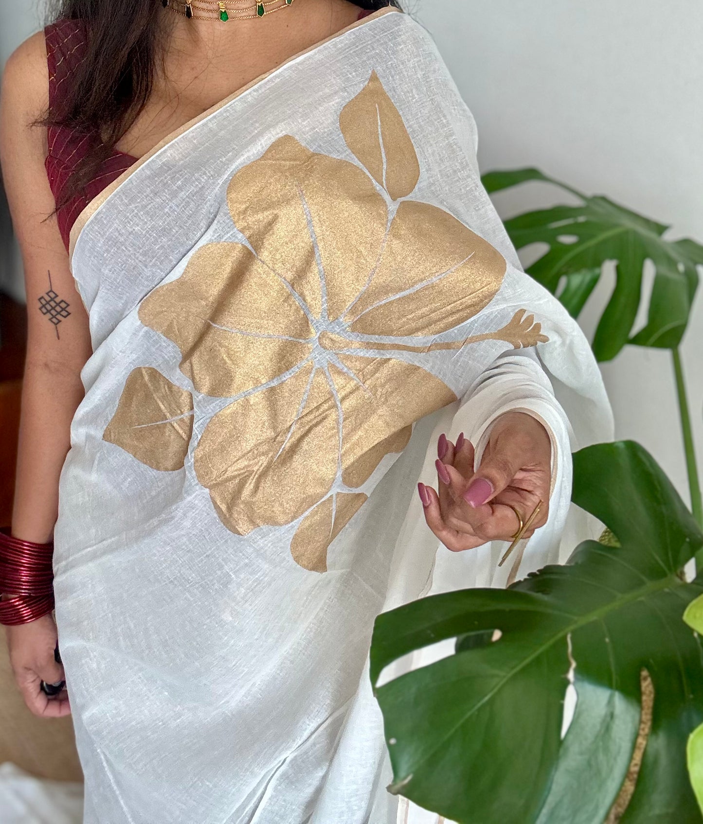 Ivory mul saree, statement floral painted pallu - YCIEON35
