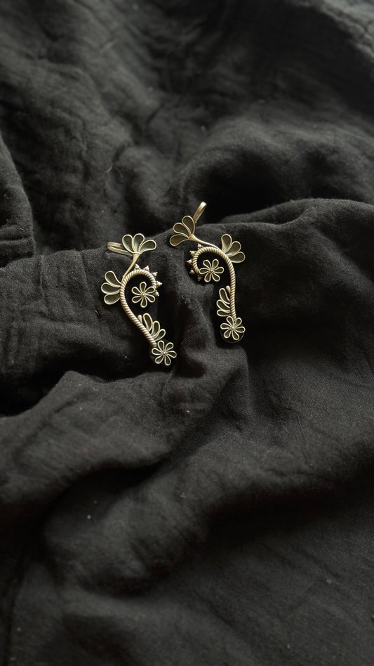 Oxidised silver, floral patterned earcuff - YCOSEC582