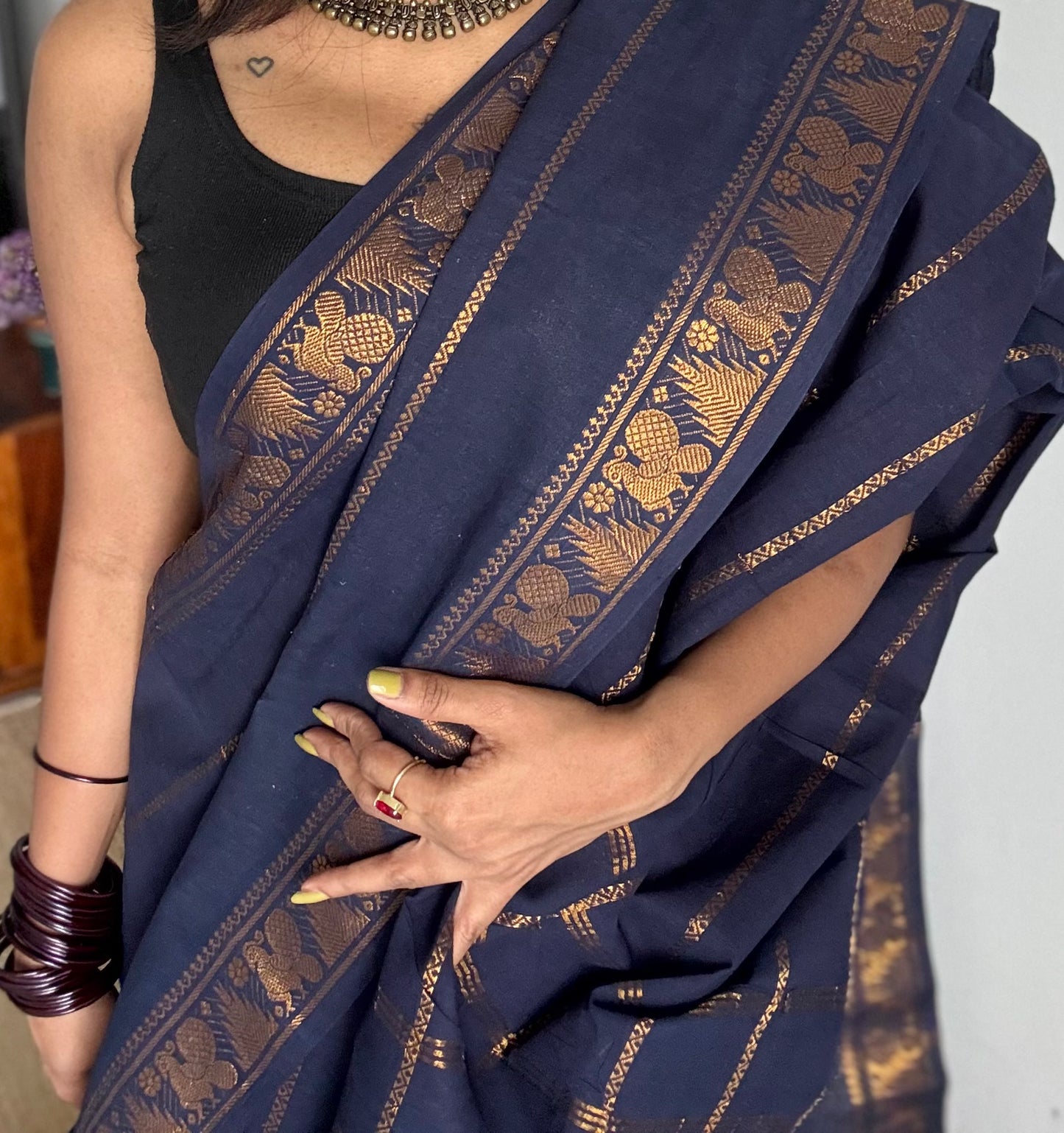 Dark blue velthaari patterned kattuchayam dyed madurai cotton saree - YCCOTNMSFE134