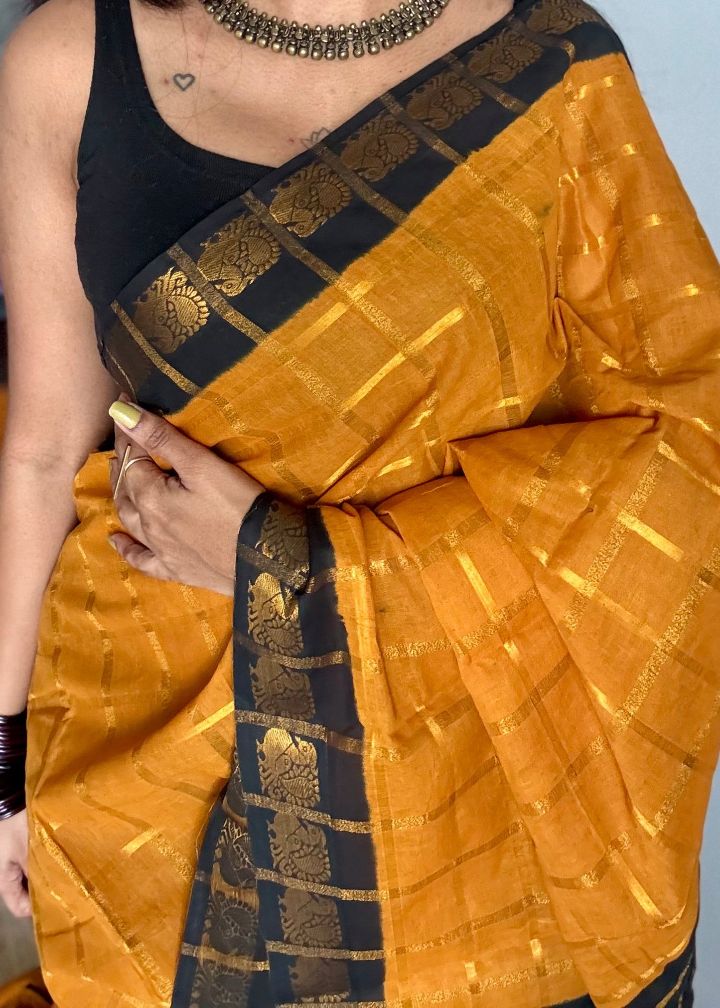 Turmeric yellow with black pavithra kattam sungudi, madurai cotton - YCCOTNSUDE75