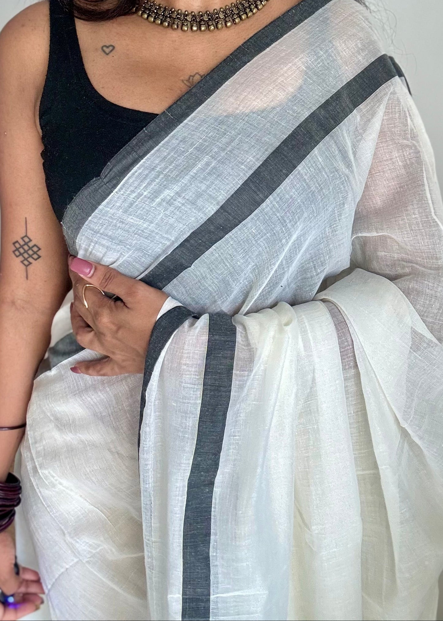 Ivory mul saree, black gap border - YCIEON157