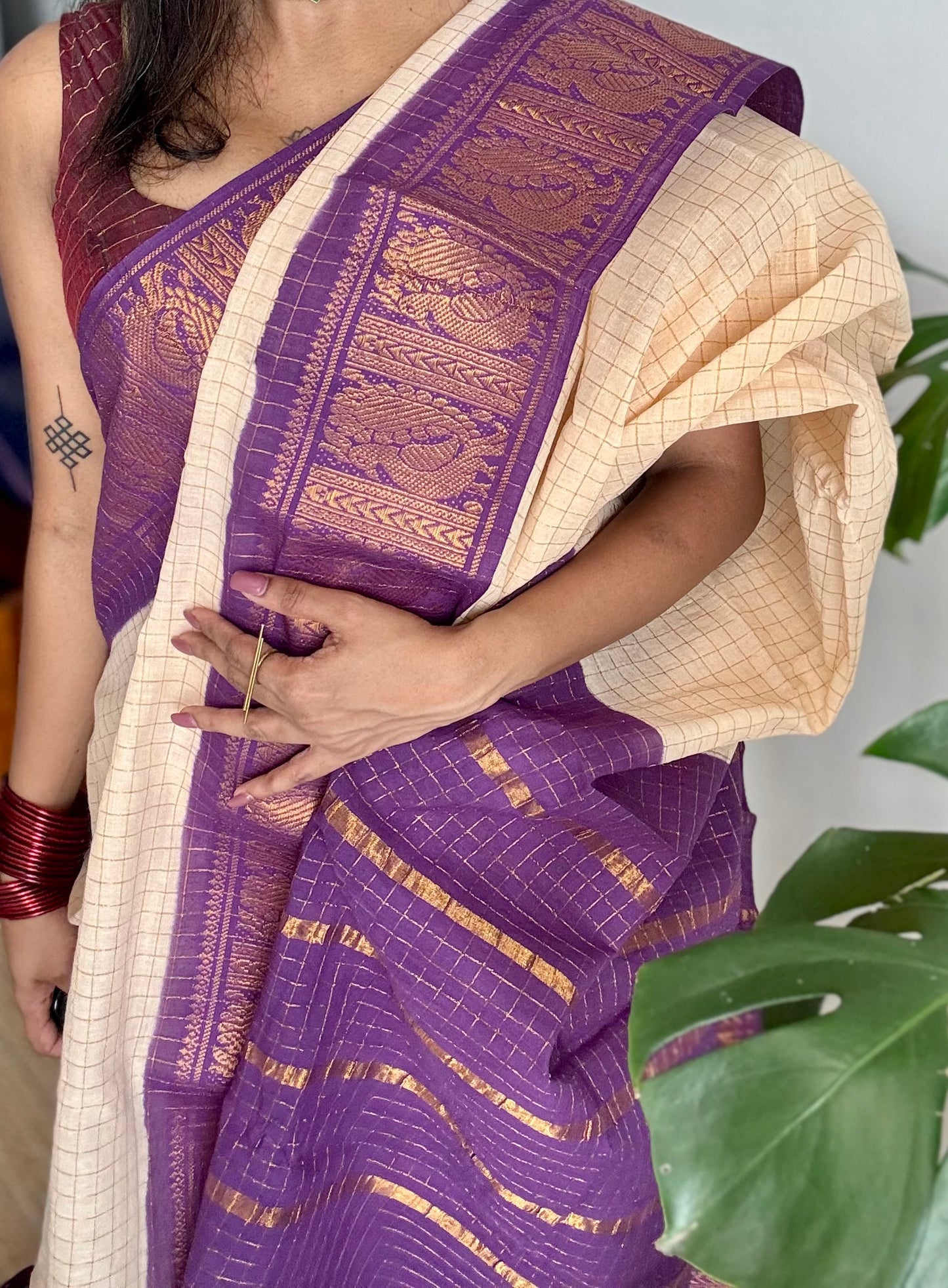 Ivory with purple contrast zari checkered sungudi, kattuchayam dyed madurai cotton - YCIEON95