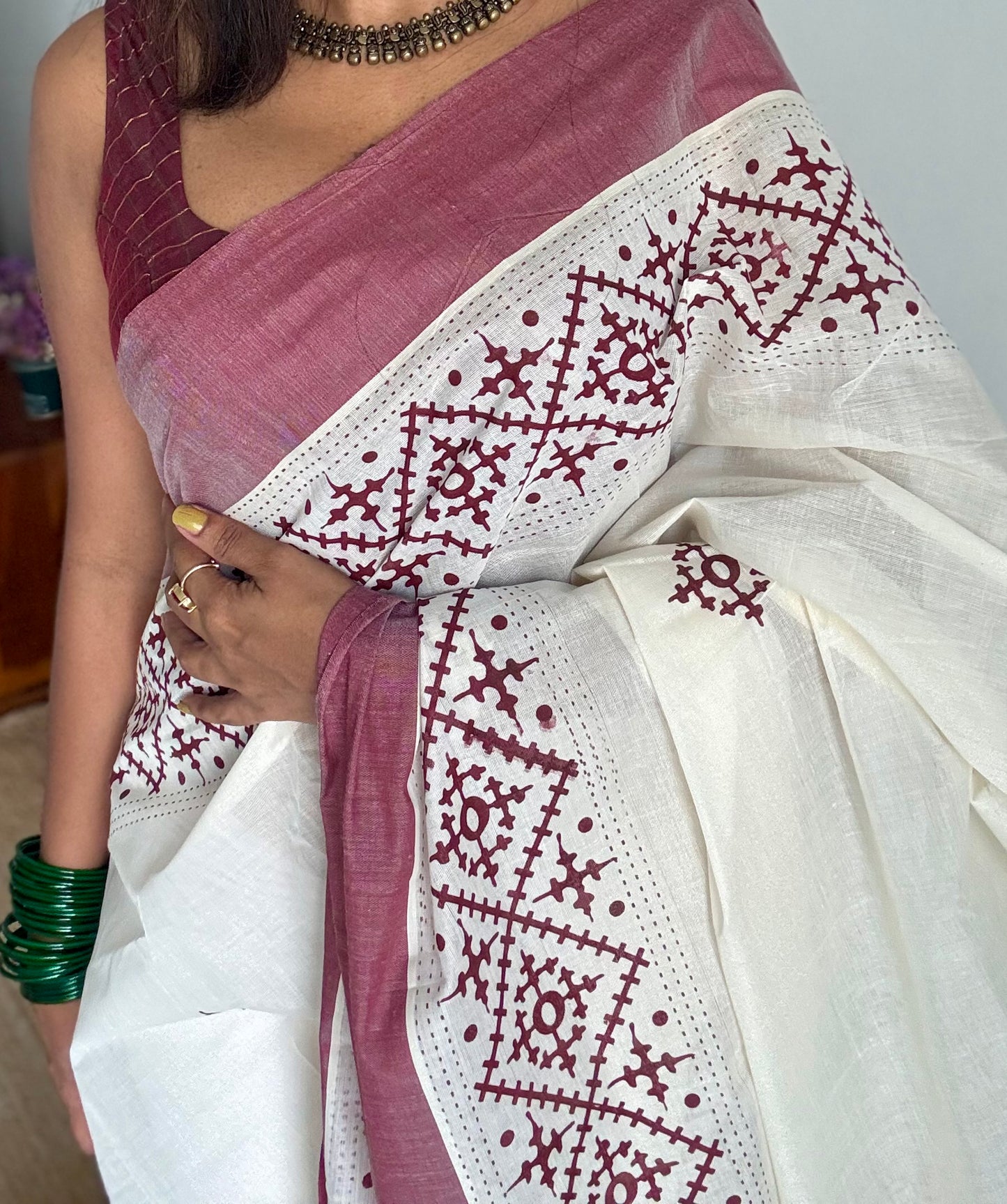 Ivory Kerala cotton saree with maroon Kutch-inspired printed borders and maroon centre pleats - YCIEKCFE313