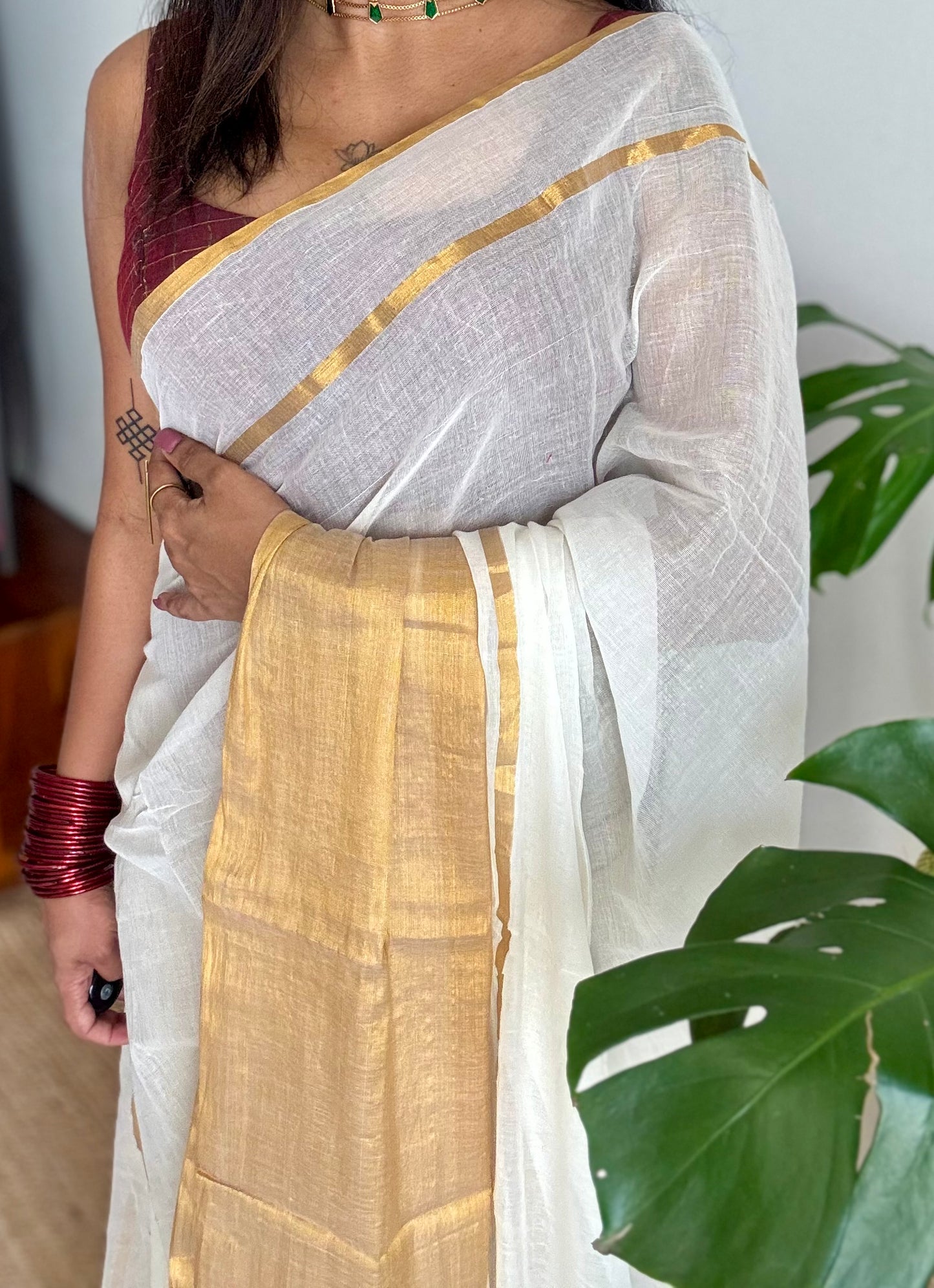Ivory mul saree, wide gold zari border - YCIEON39