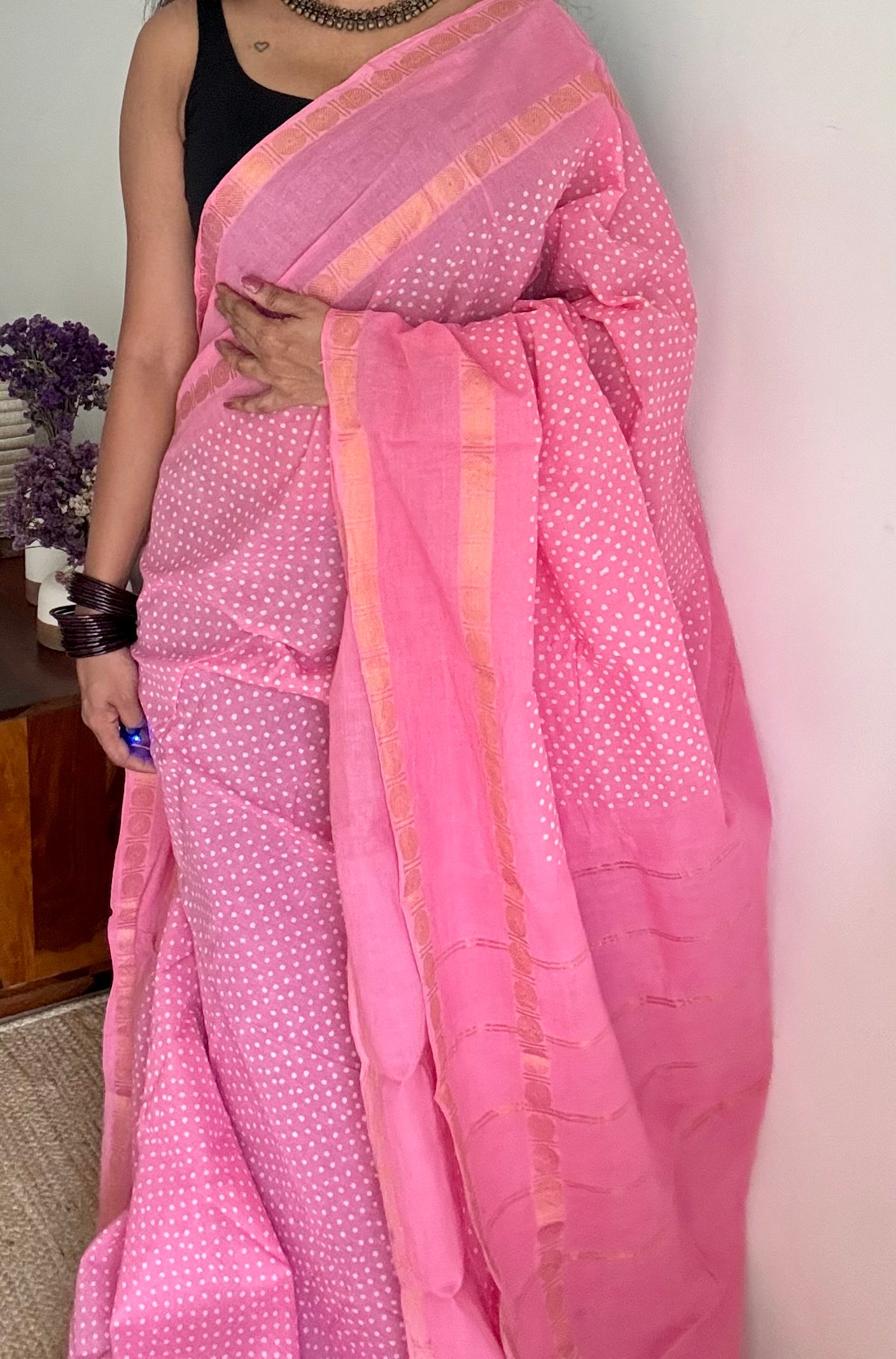 Pink wax dot printed sungudi, kattuchayam dyed madurai cotton saree - YCCOTNMA279