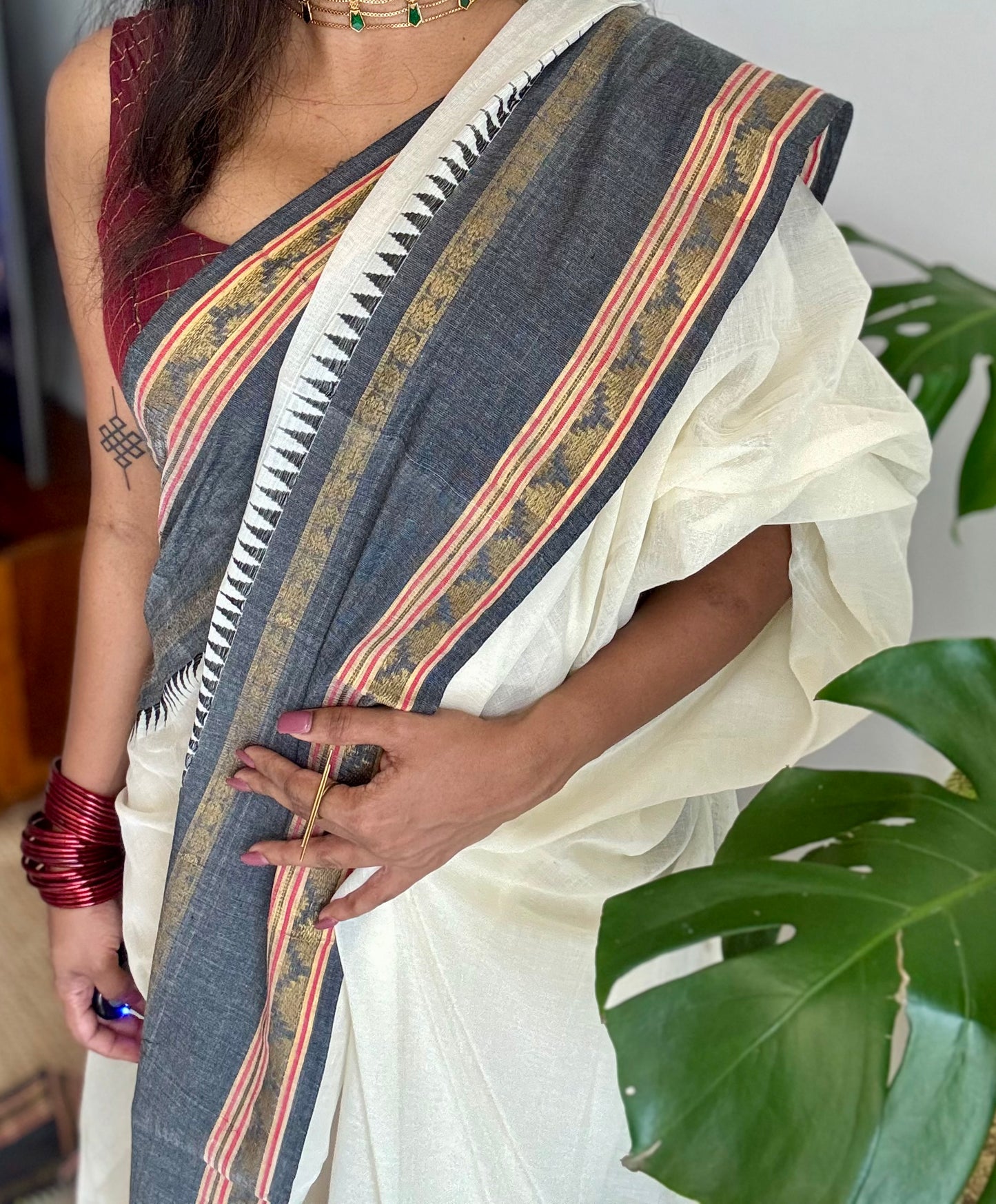 Ivory mul saree, black and gold border - YCIEON19