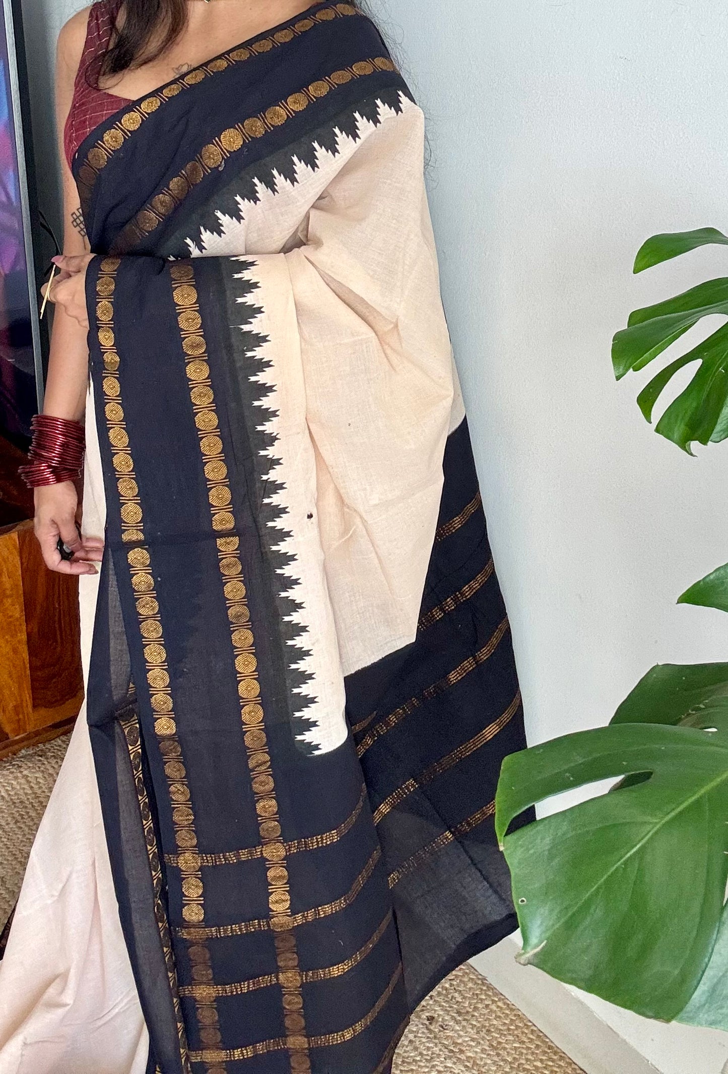 Ivory with black contrast sungudi, kattuchayam dyed madurai cotton - YCIEON98