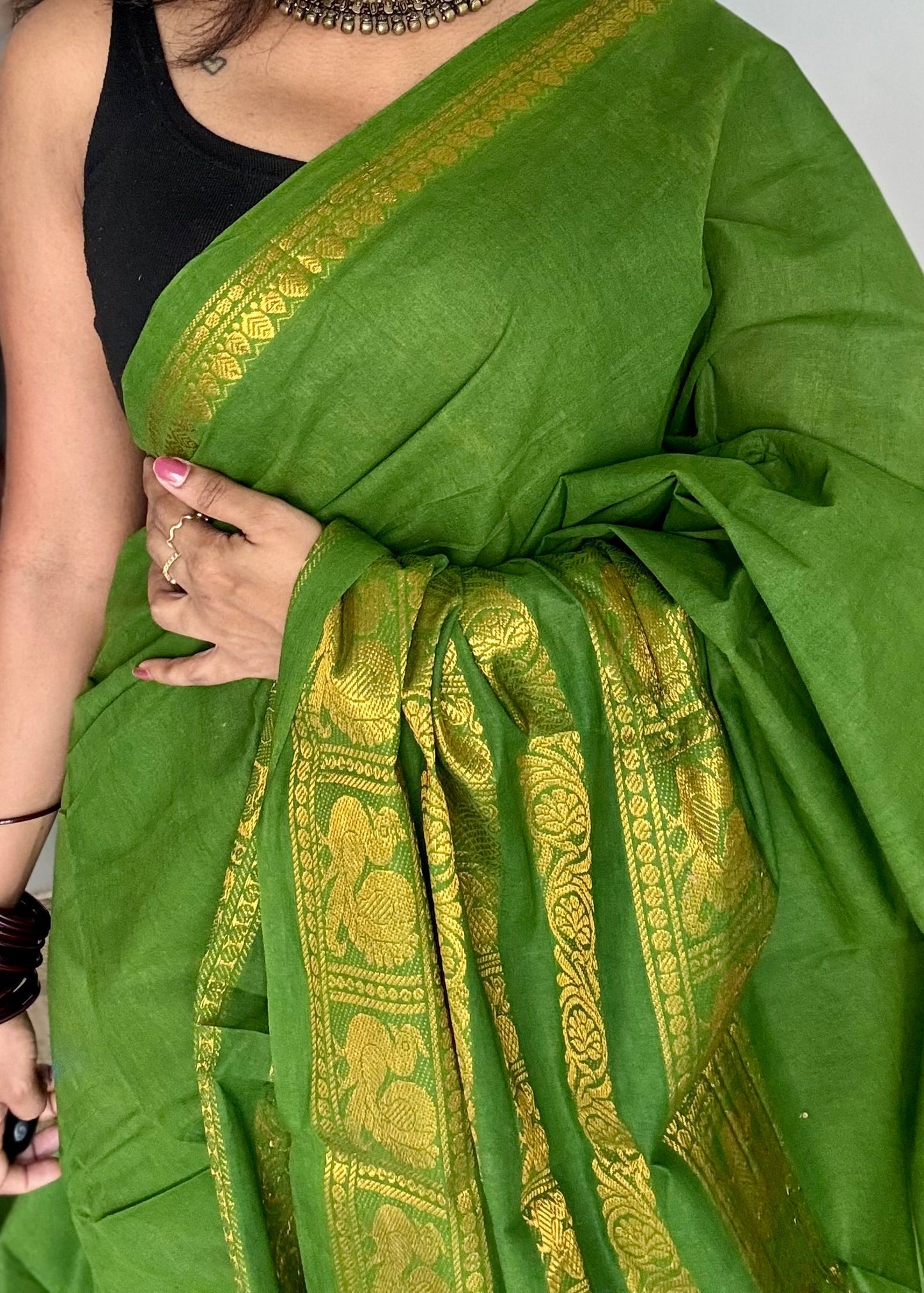 Bright green long border sungudi, kattuchayam dyed madurai cotton - YCCOTNMSAP132