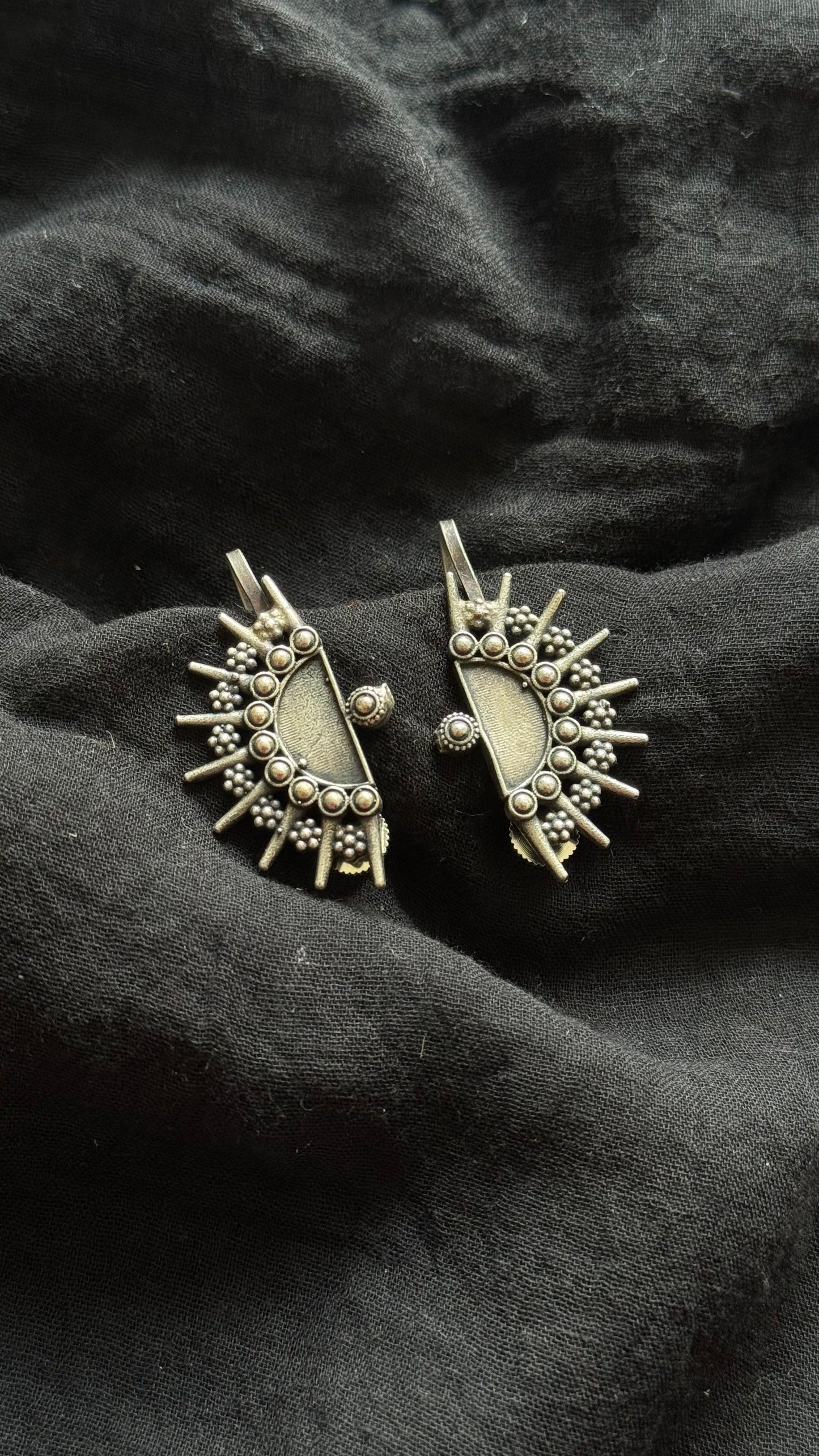 Oxidised silver, half spike patterned earring with clipon - YCOSEBU518