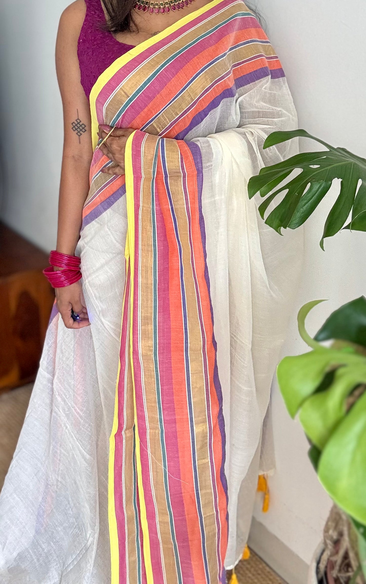 Ivory mul saree, multicoloured border - YCIEON34