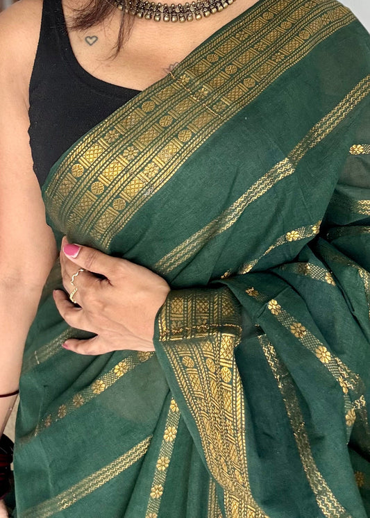 Dark green floral patterned velthaari, kattuchayam dyed madurai cotton saree  - YCCOTNMSAP213
