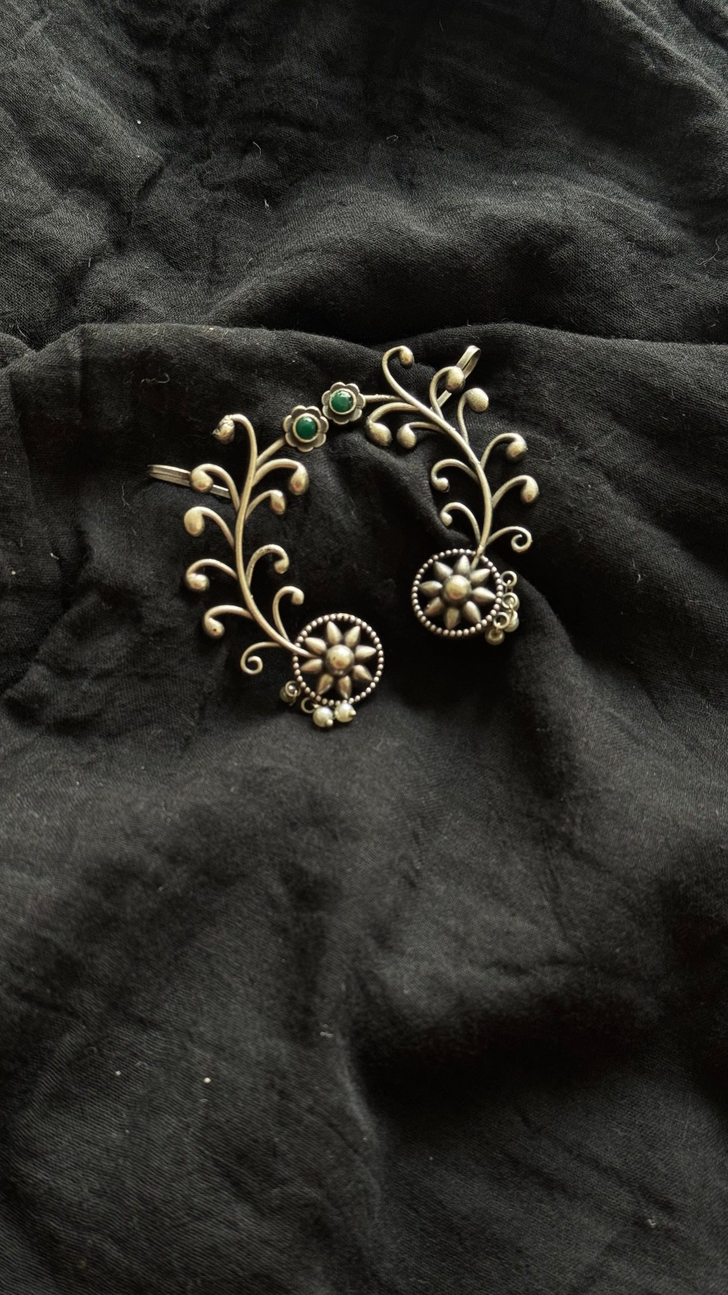 Oxidised silver, floral patterned earcuff, green stone - YCOSEC576